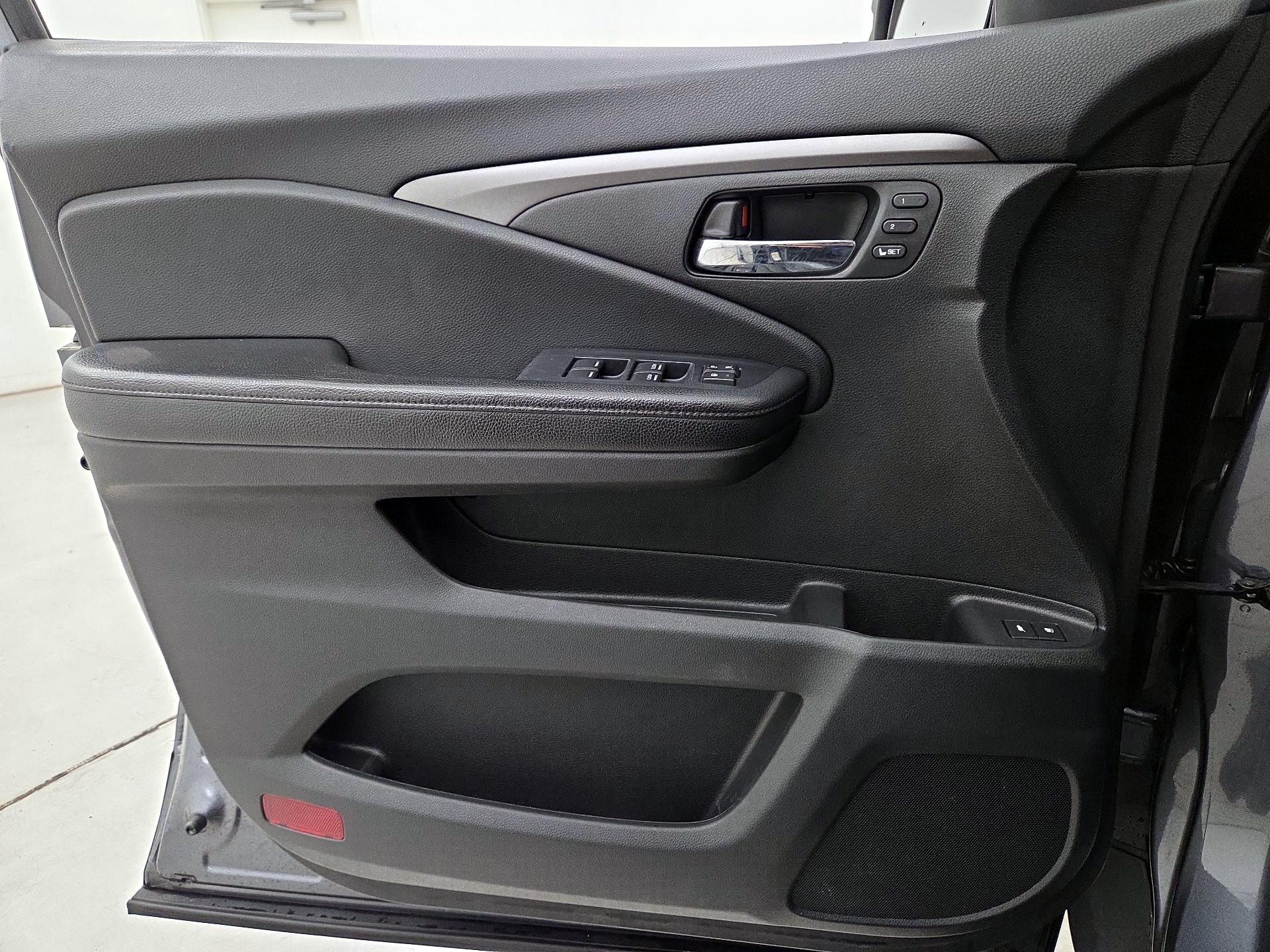 Thumbnail: 2019 Honda Pilot - 12