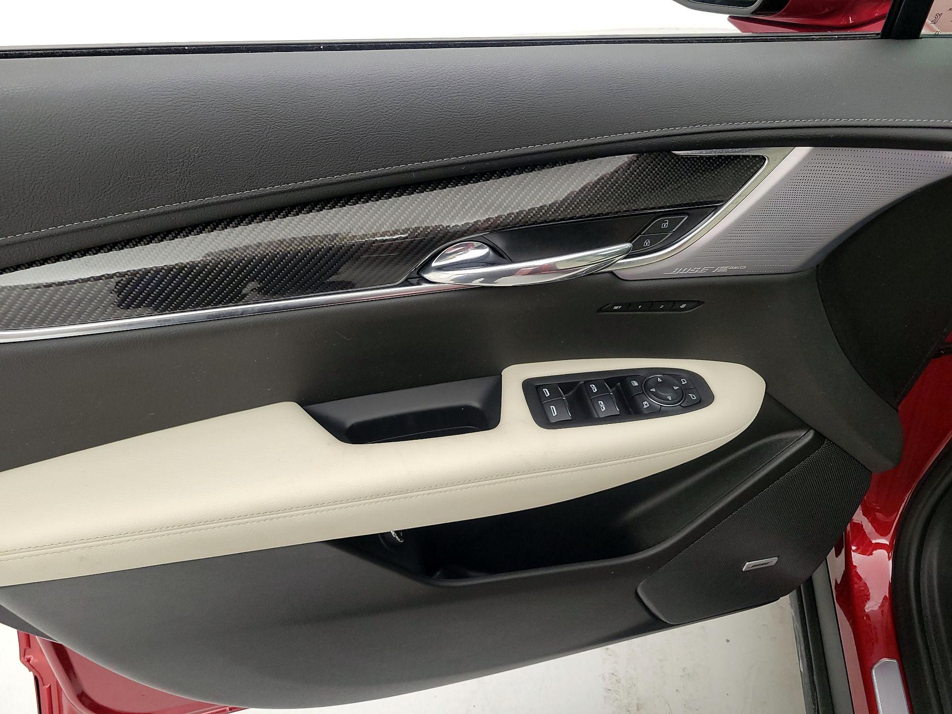 Thumbnail: 2024 Cadillac XT6 - 12