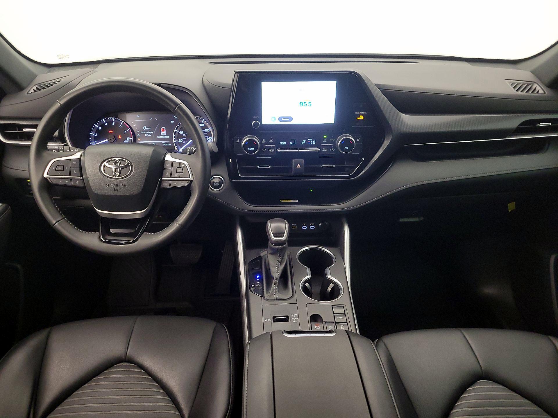 Thumbnail: 2023 Toyota Highlander - 9
