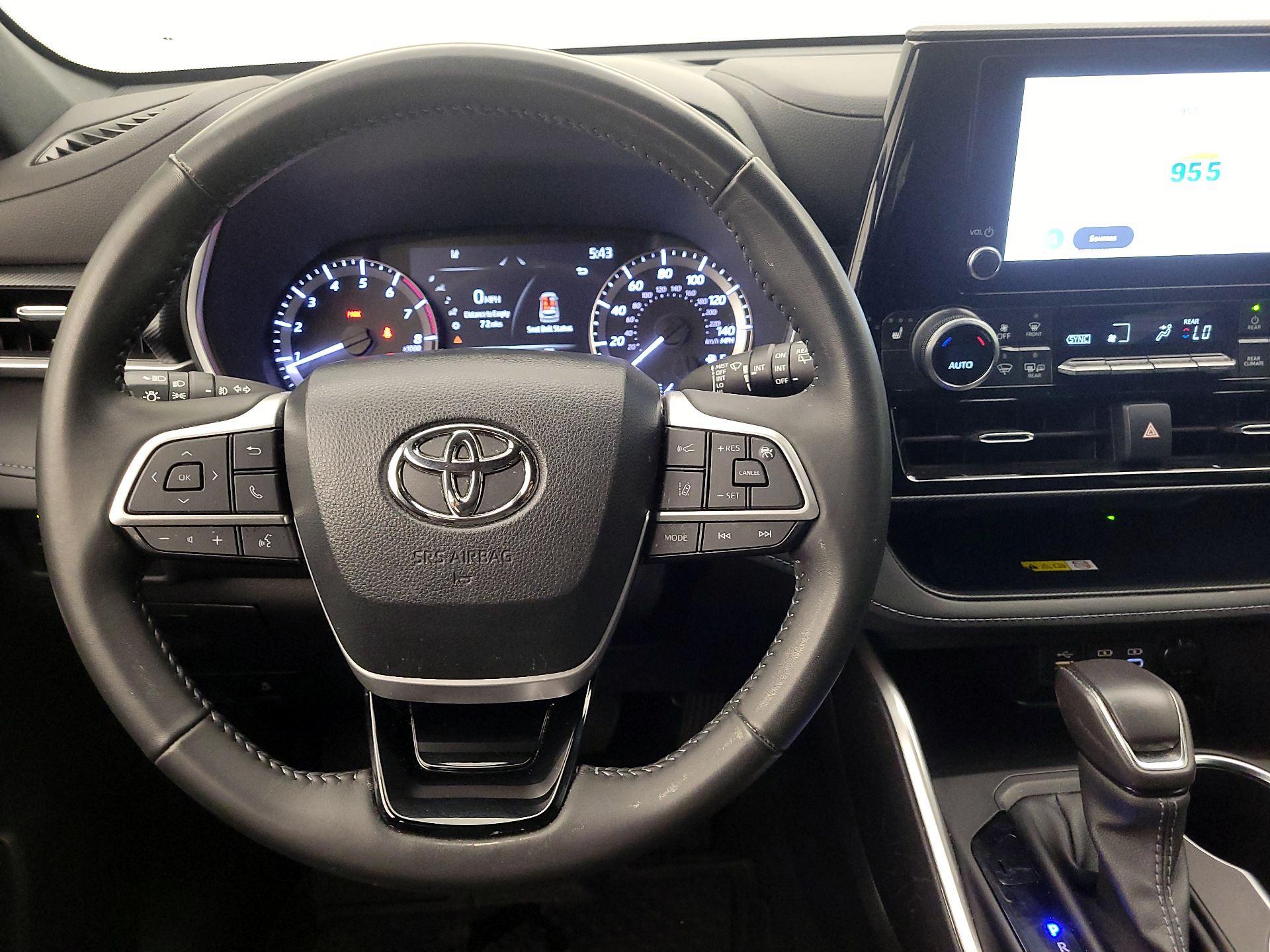 Thumbnail: 2023 Toyota Highlander - 10