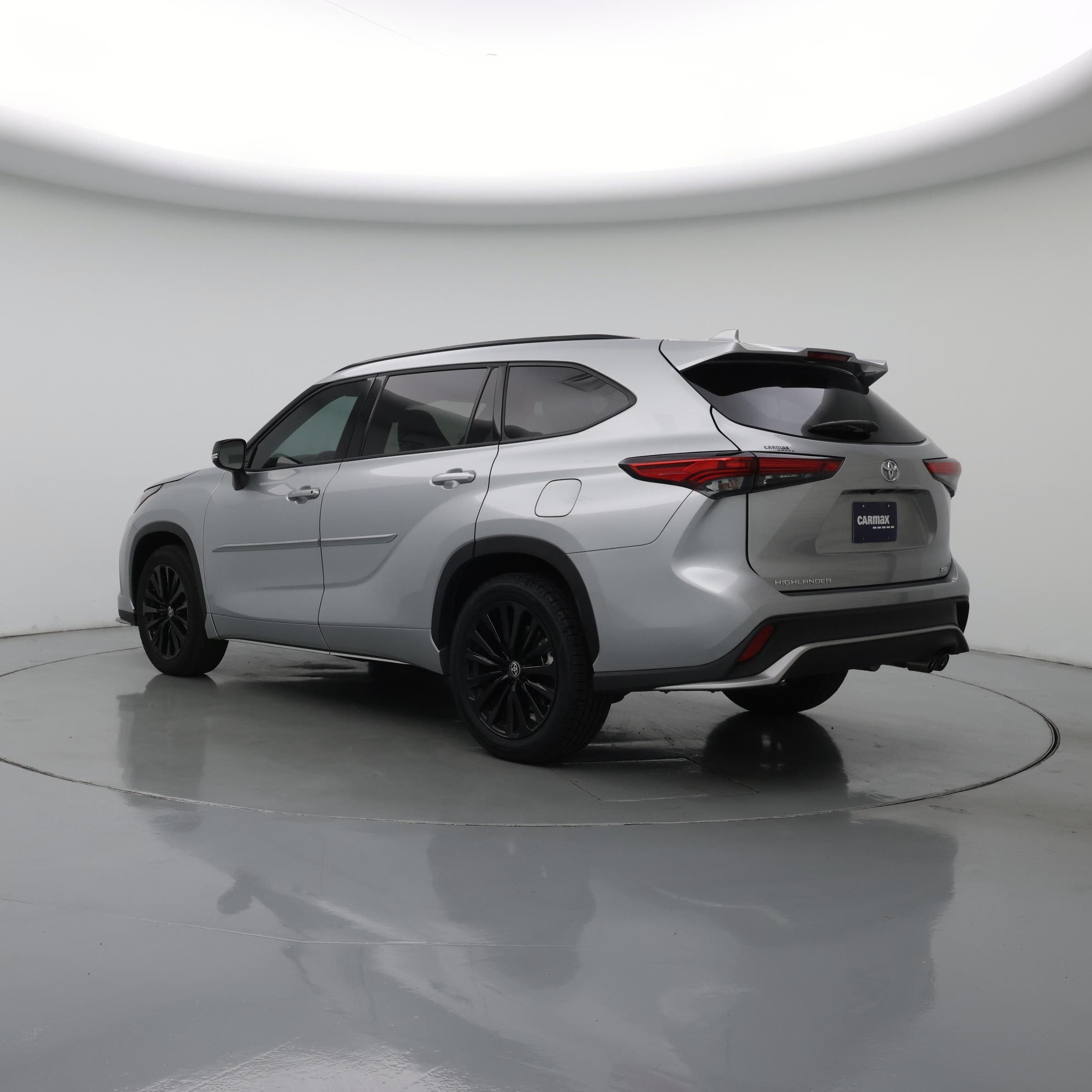 Thumbnail: 2023 Toyota Highlander - 2