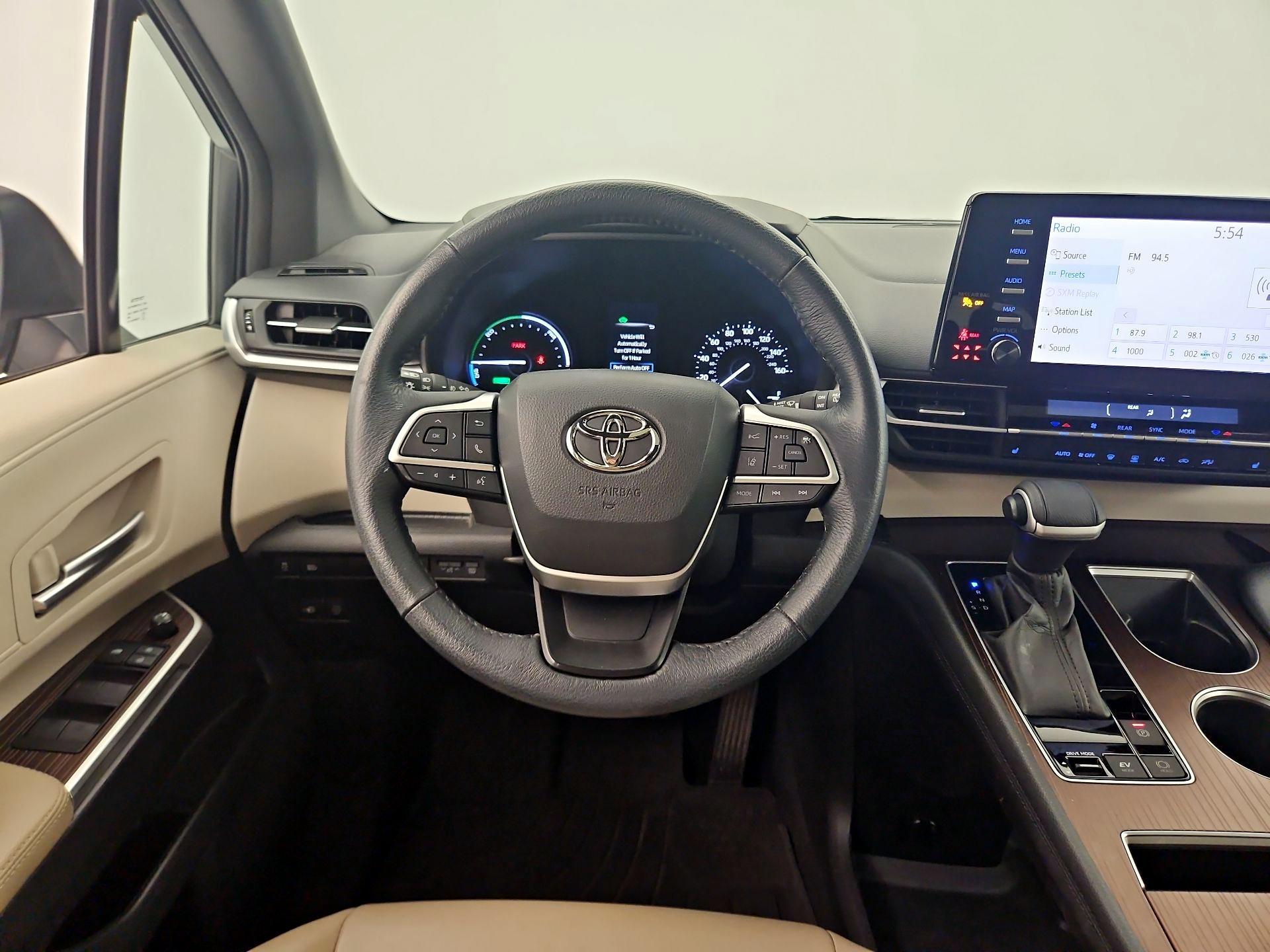 Thumbnail: 2022 Toyota Sienna - 10