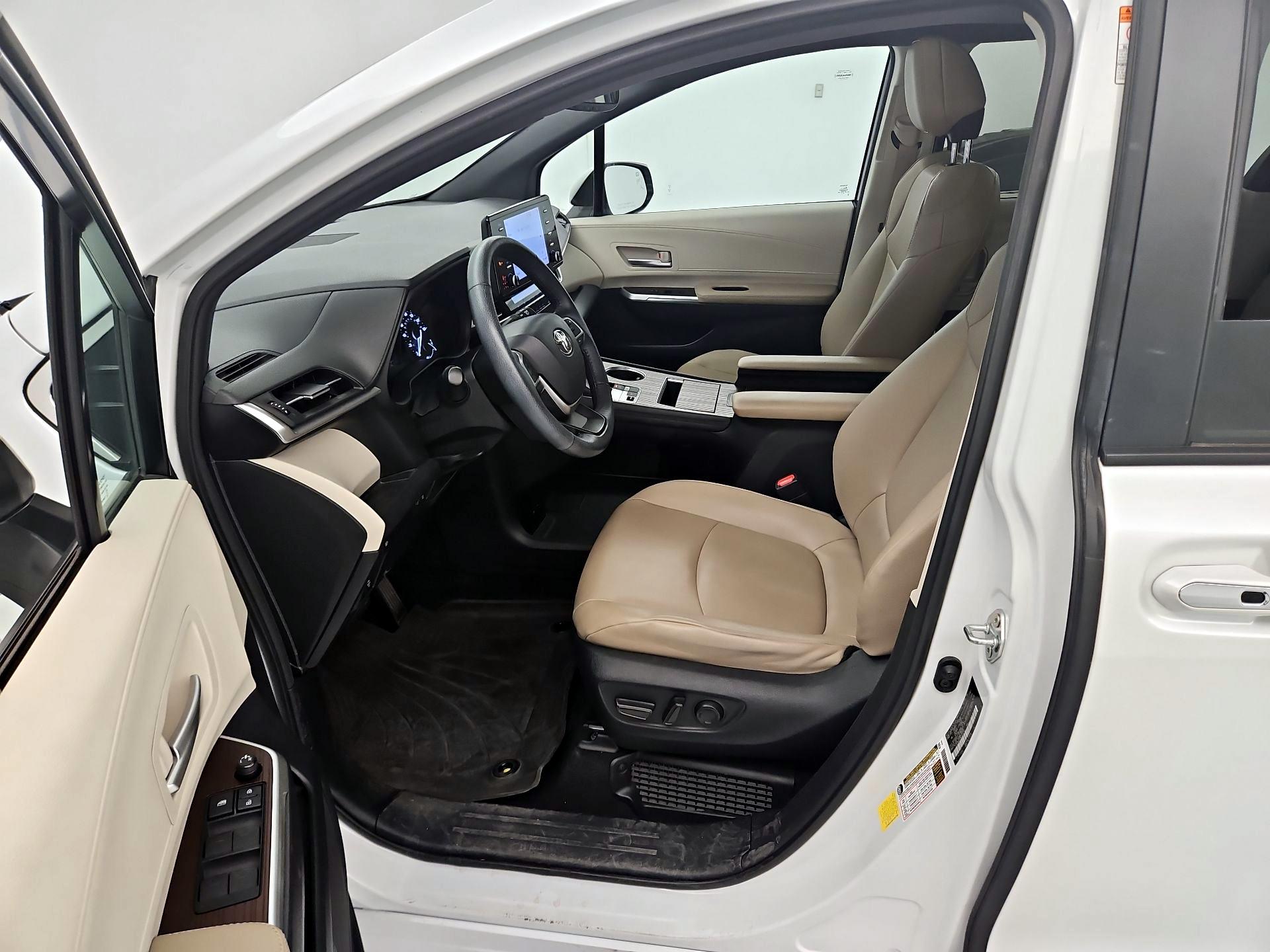 Thumbnail: 2022 Toyota Sienna - 11