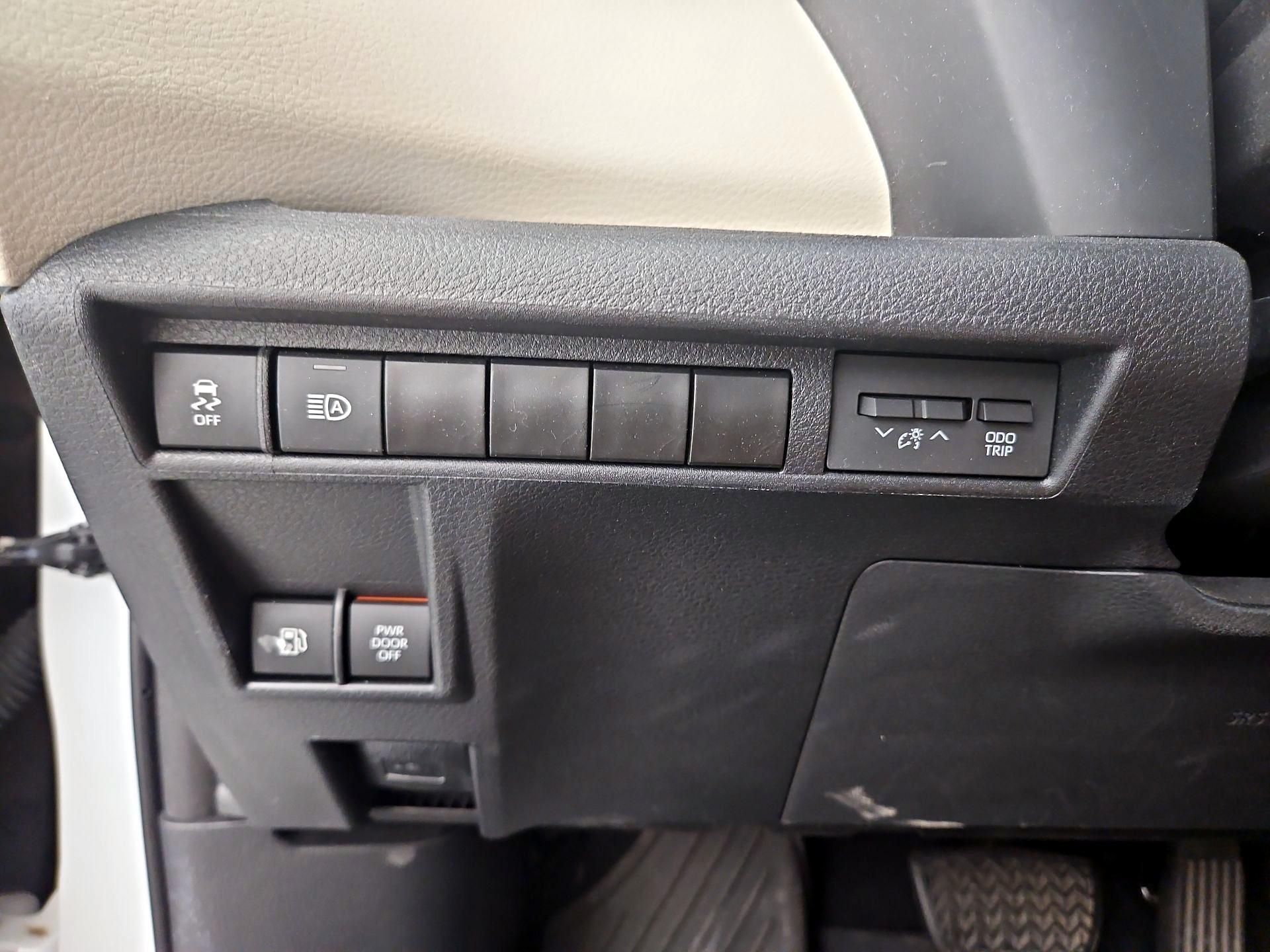 Thumbnail: 2022 Toyota Sienna - 13
