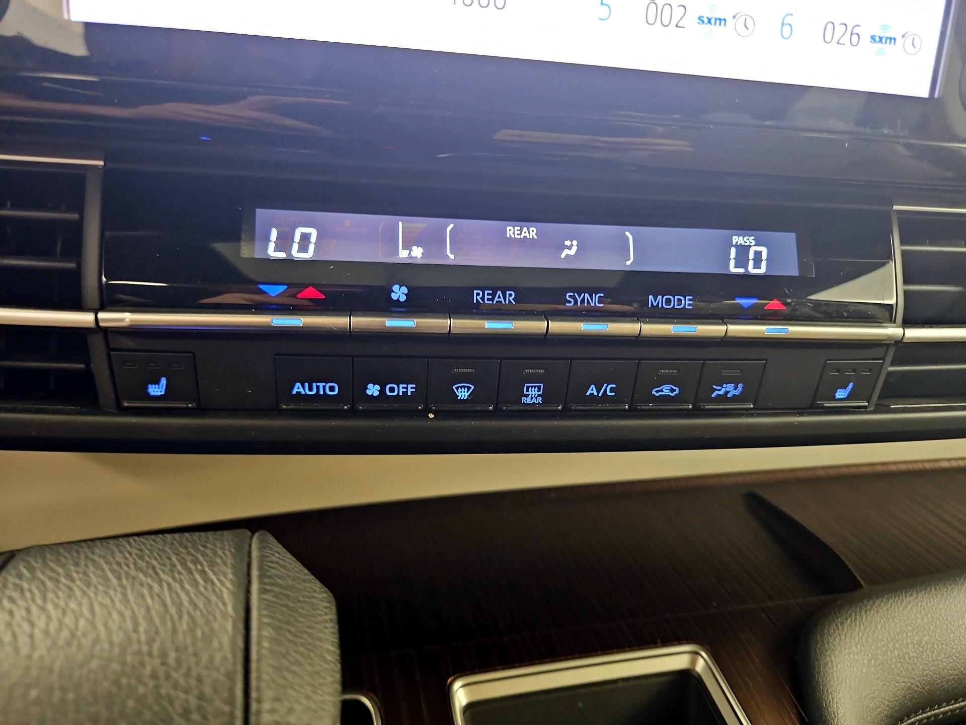 Thumbnail: 2022 Toyota Sienna - 16
