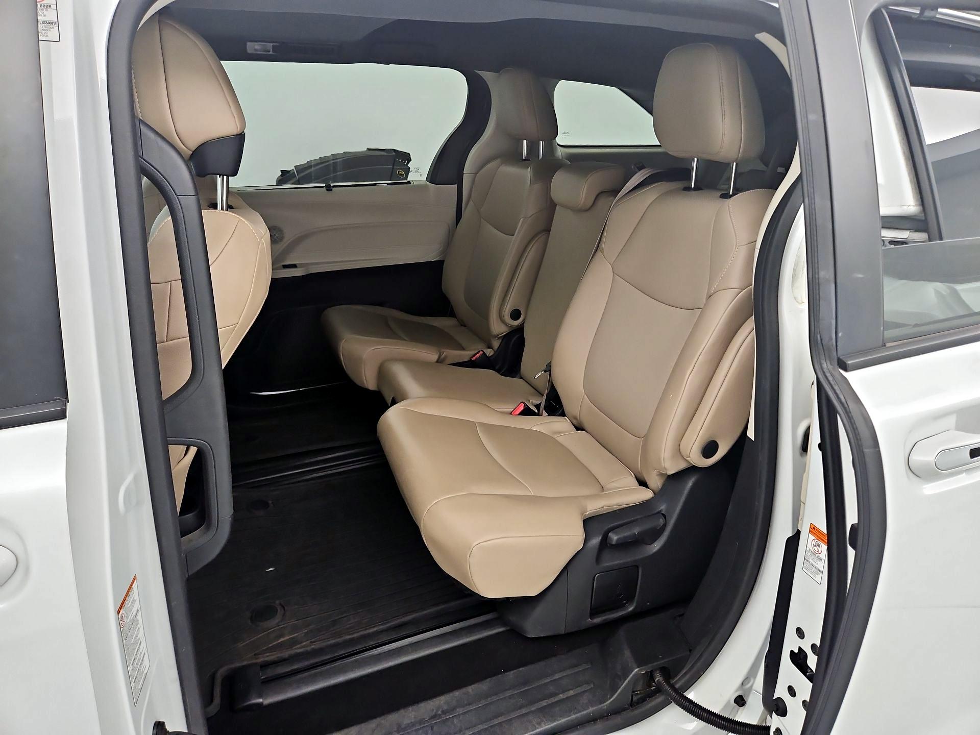 Thumbnail: 2022 Toyota Sienna - 20