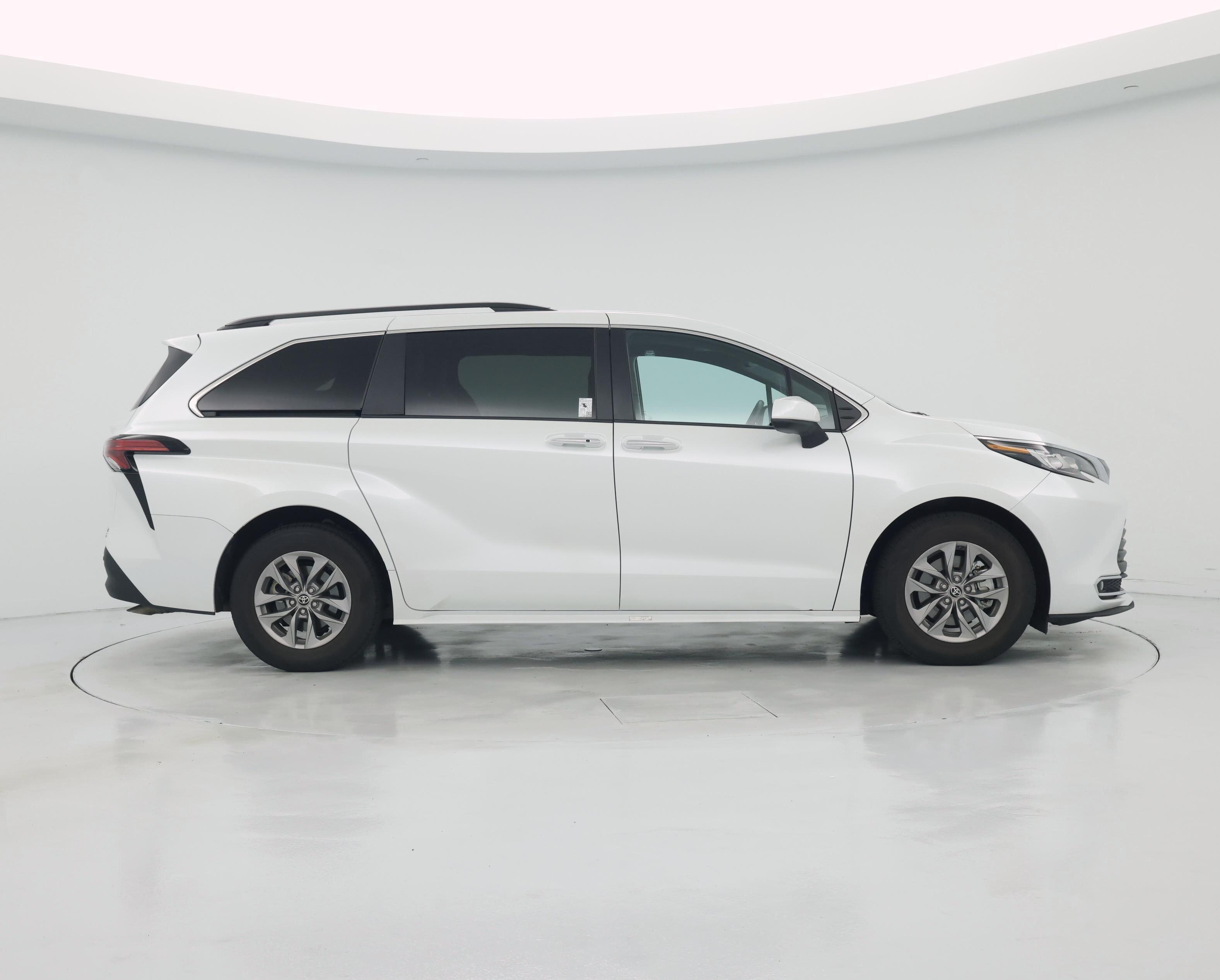 Thumbnail: 2022 Toyota Sienna - 7