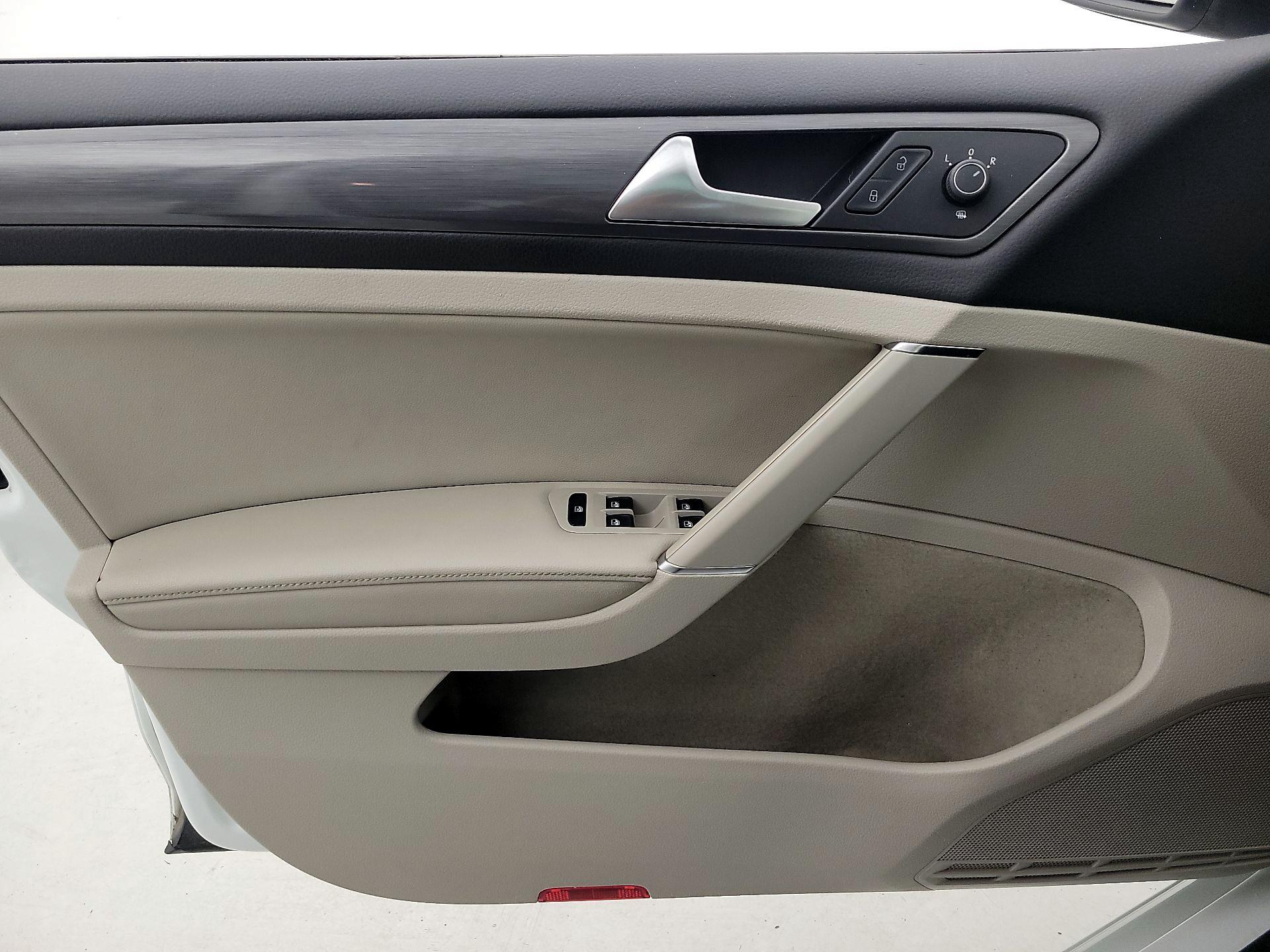 Thumbnail: 2020 Volkswagen Golf - 12
