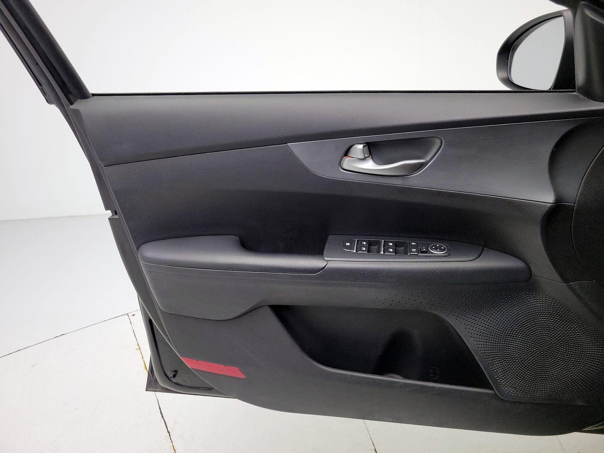 Thumbnail: 2021 Kia Forte - 12