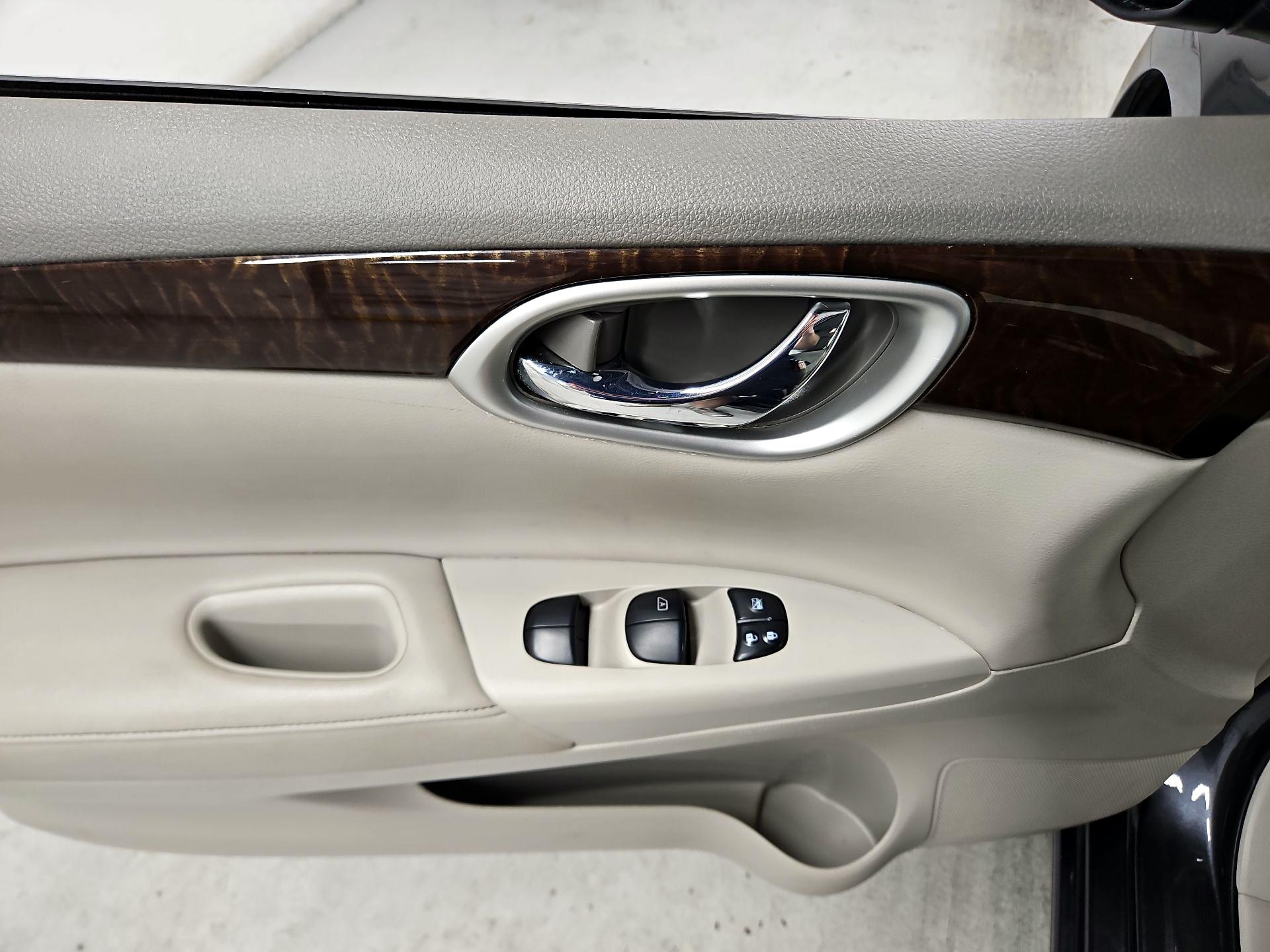 Thumbnail: 2014 Nissan Sentra - 12