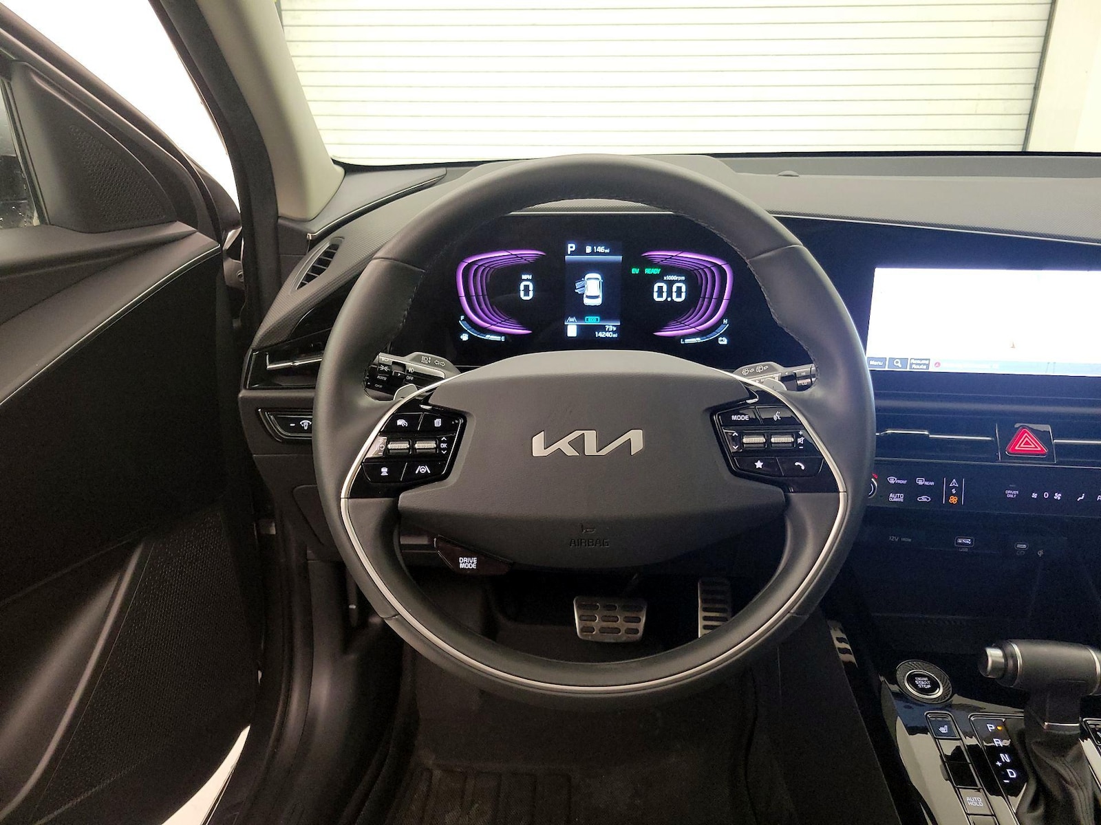 2024 Kia Niro EX Touring - Photo 11