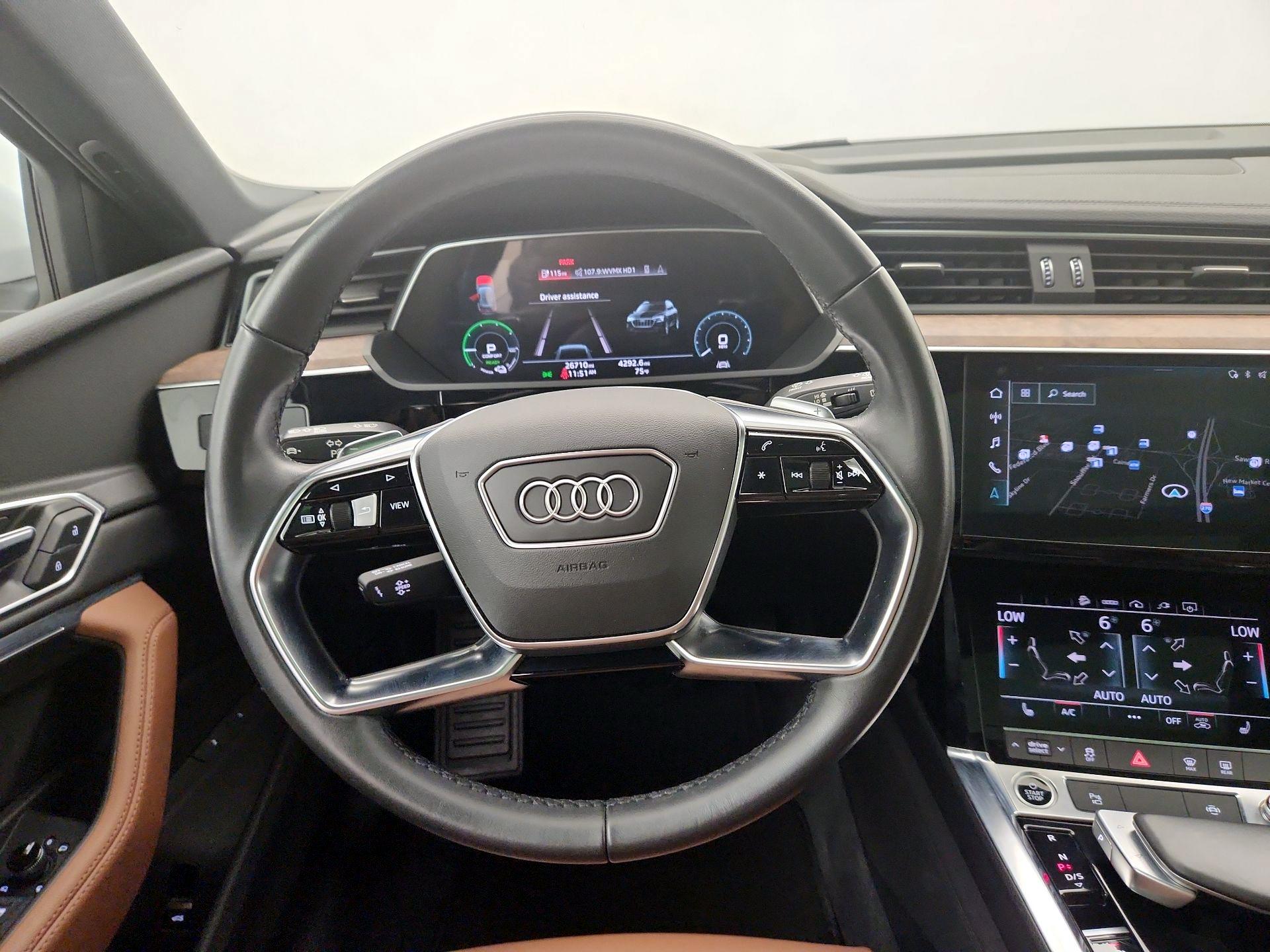 Thumbnail: 2022 Audi e-tron - 10
