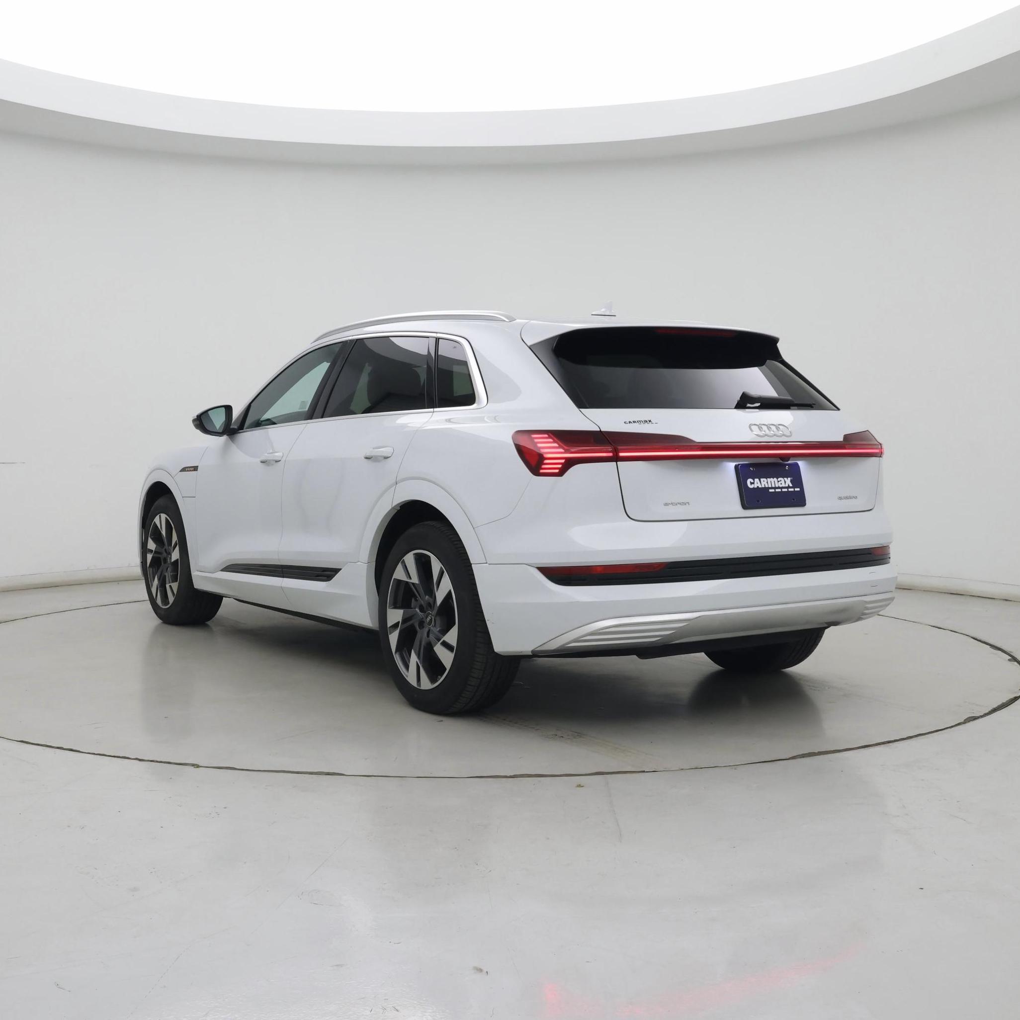 Thumbnail: 2022 Audi e-tron - 2