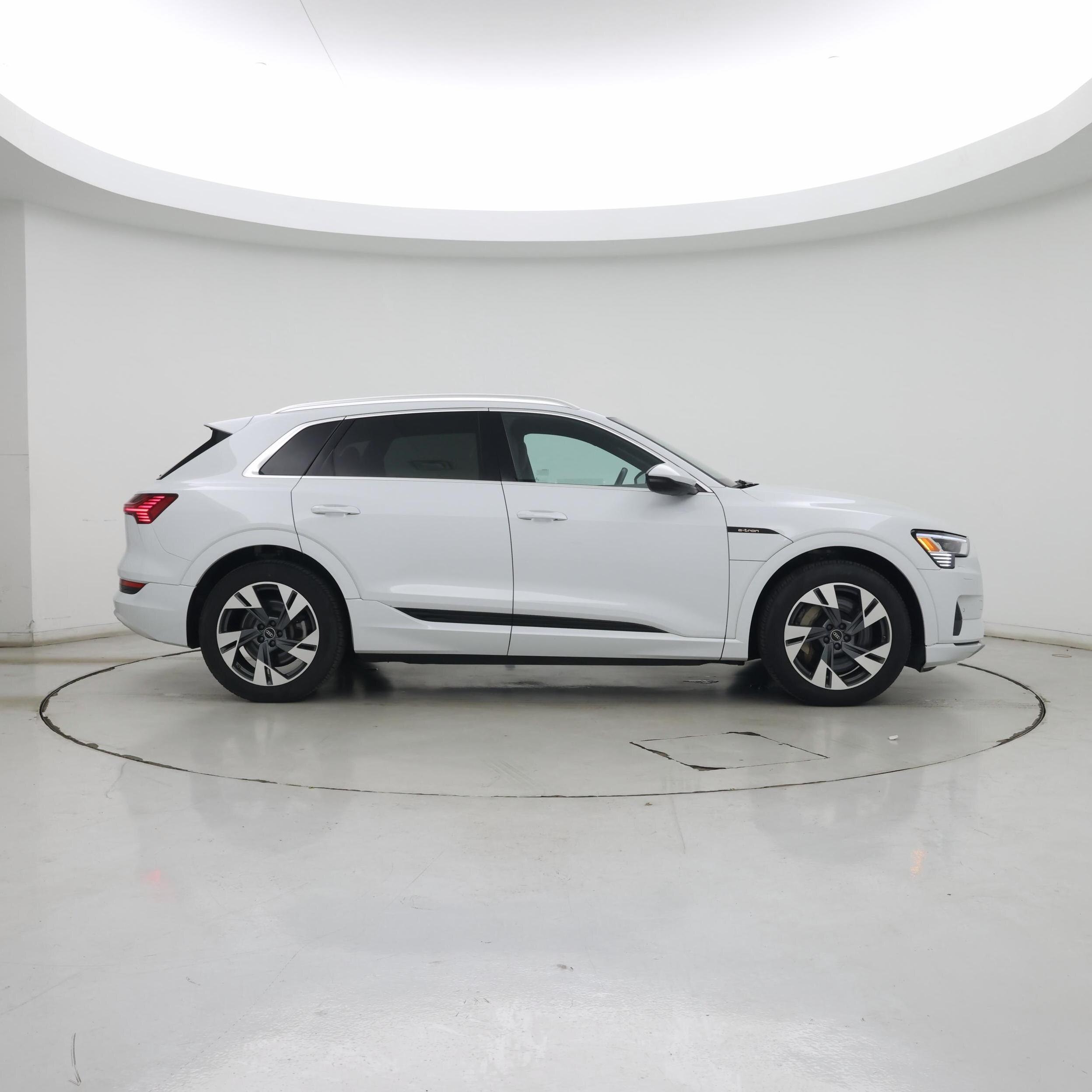 Thumbnail: 2022 Audi e-tron - 7