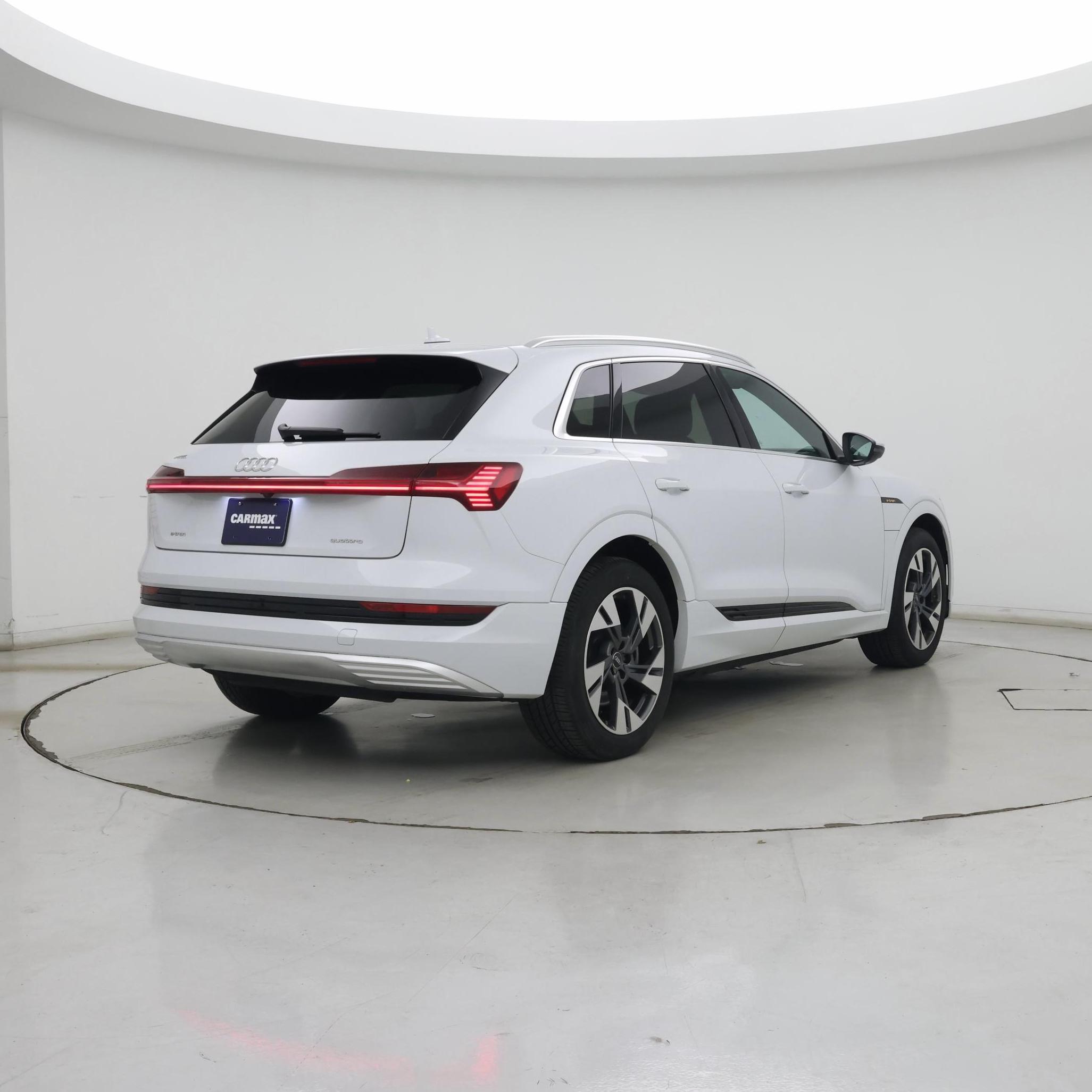 Thumbnail: 2022 Audi e-tron - 8