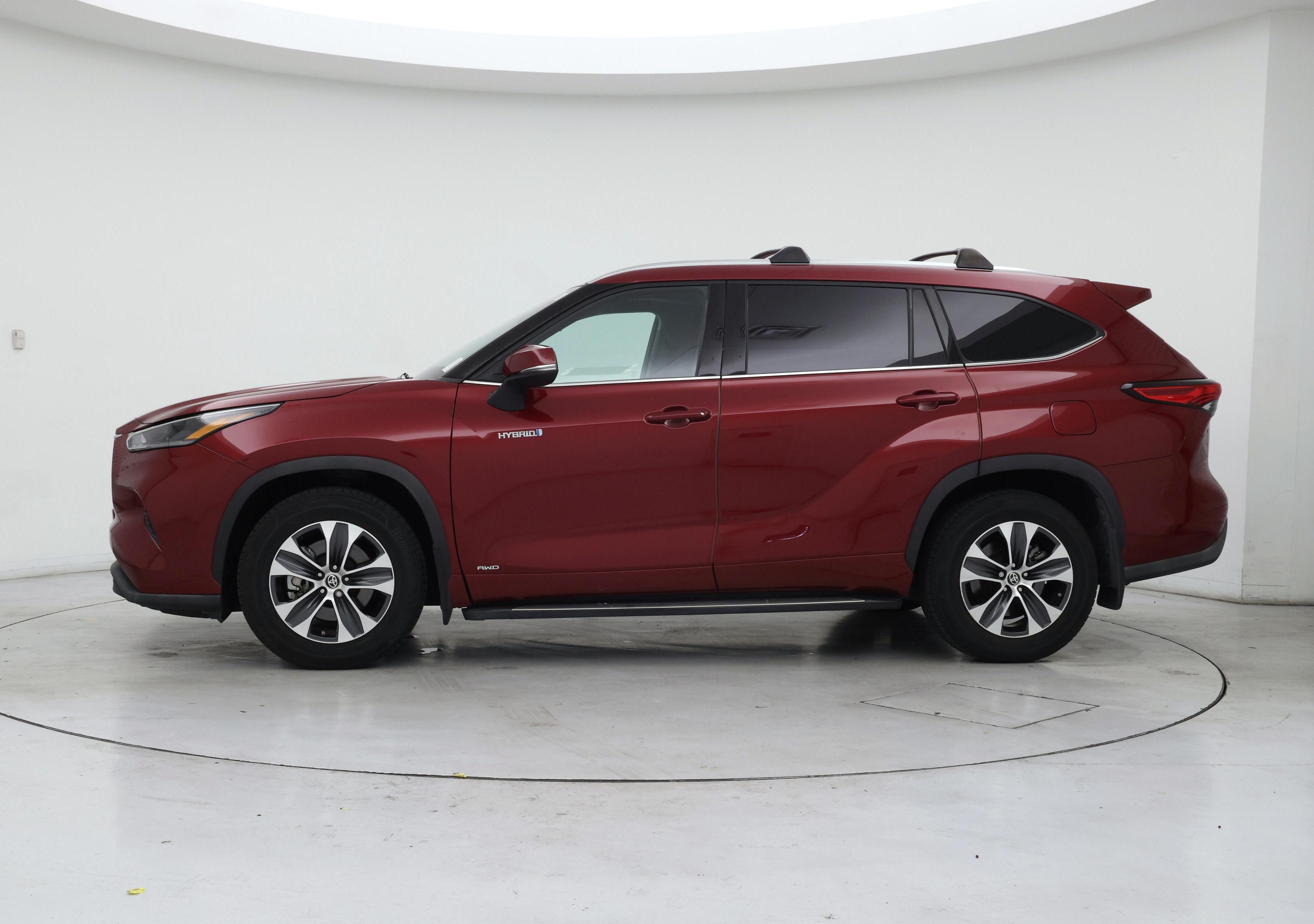 Thumbnail: 2021 Toyota Highlander - 3