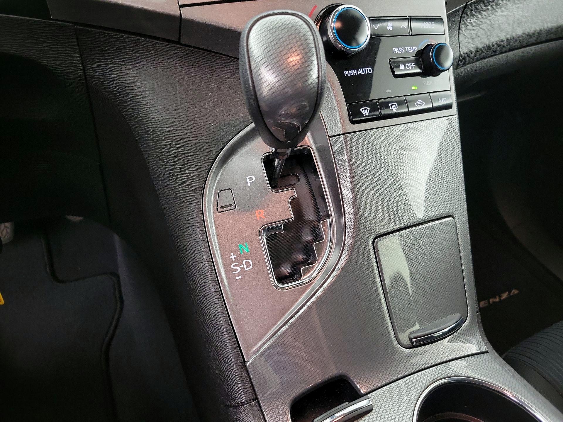 Thumbnail: 2015 Toyota Venza - 17
