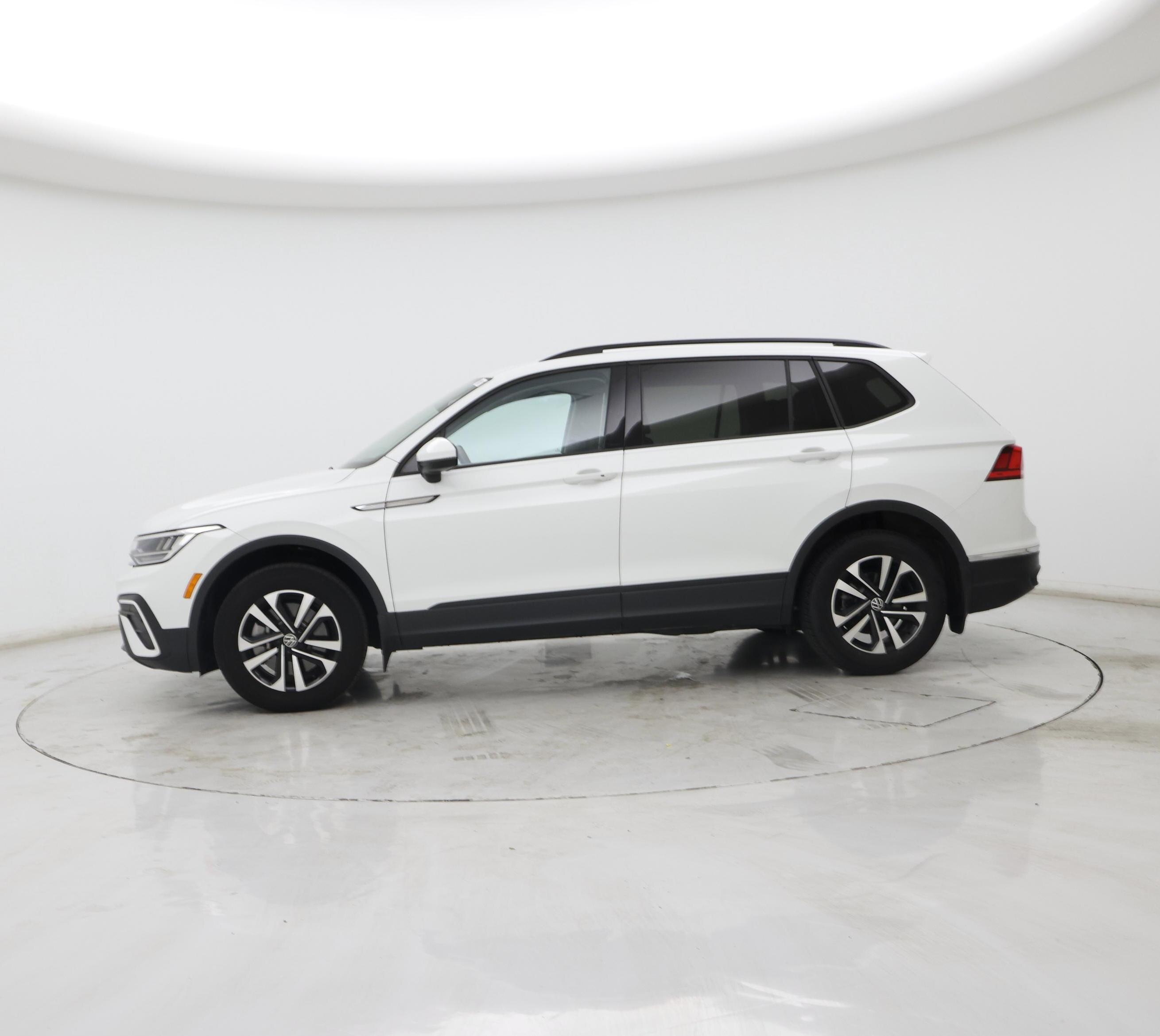Thumbnail: 2024 Volkswagen Tiguan - 3