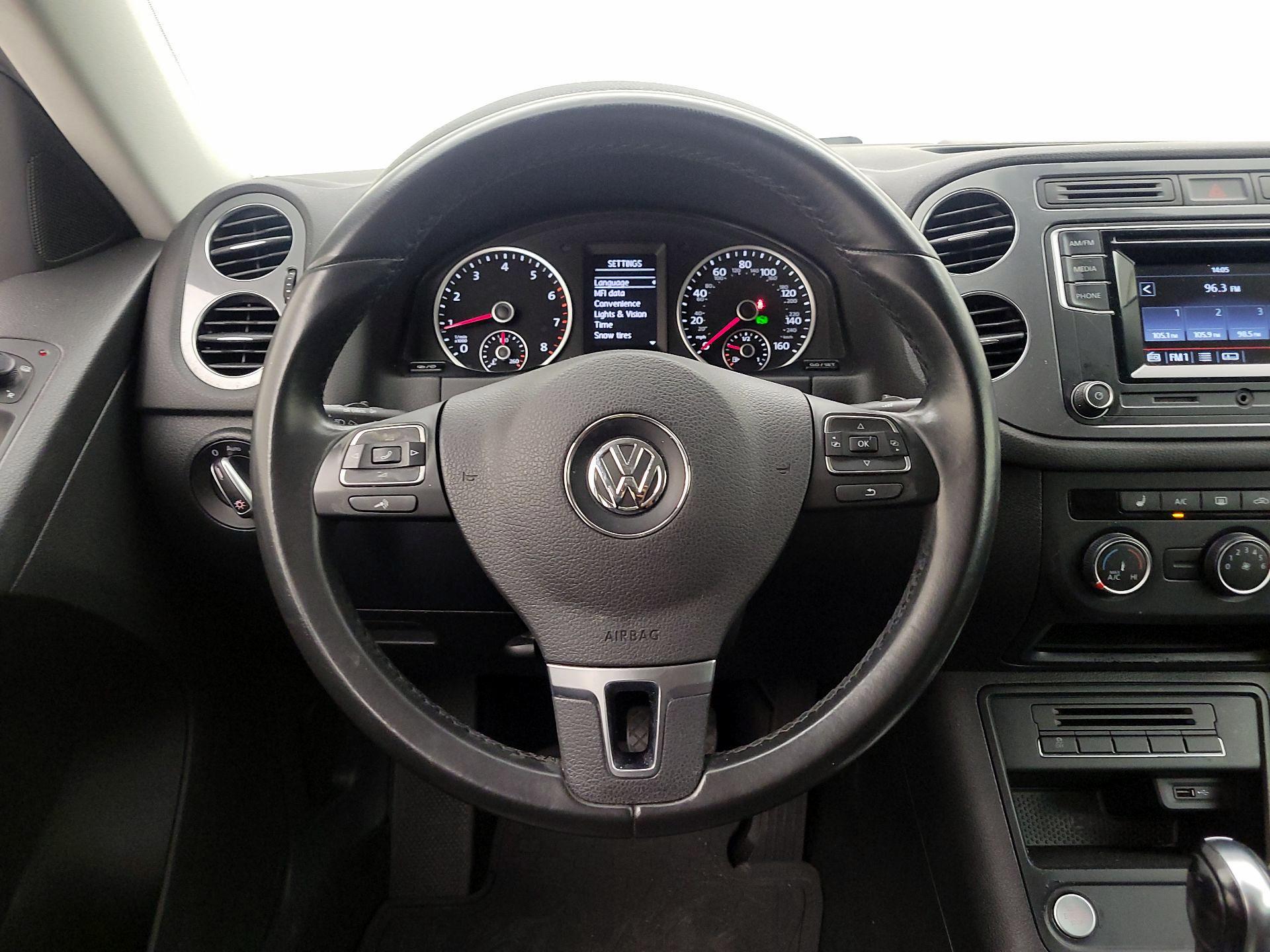 Thumbnail: 2016 Volkswagen Tiguan - 10