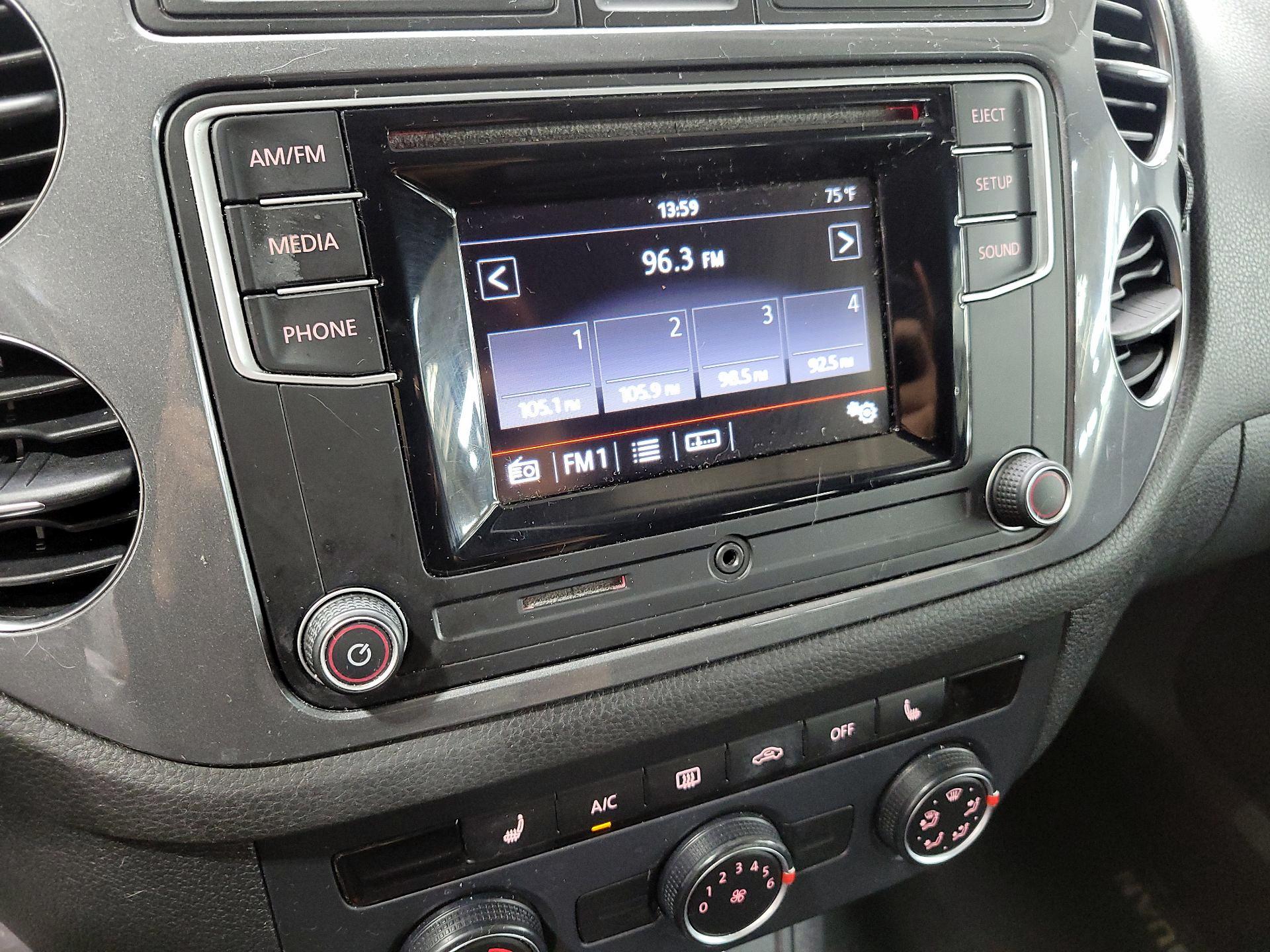 Thumbnail: 2016 Volkswagen Tiguan - 15