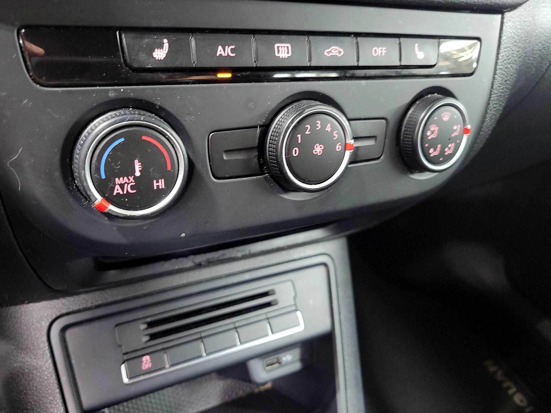 Thumbnail: 2016 Volkswagen Tiguan - 16