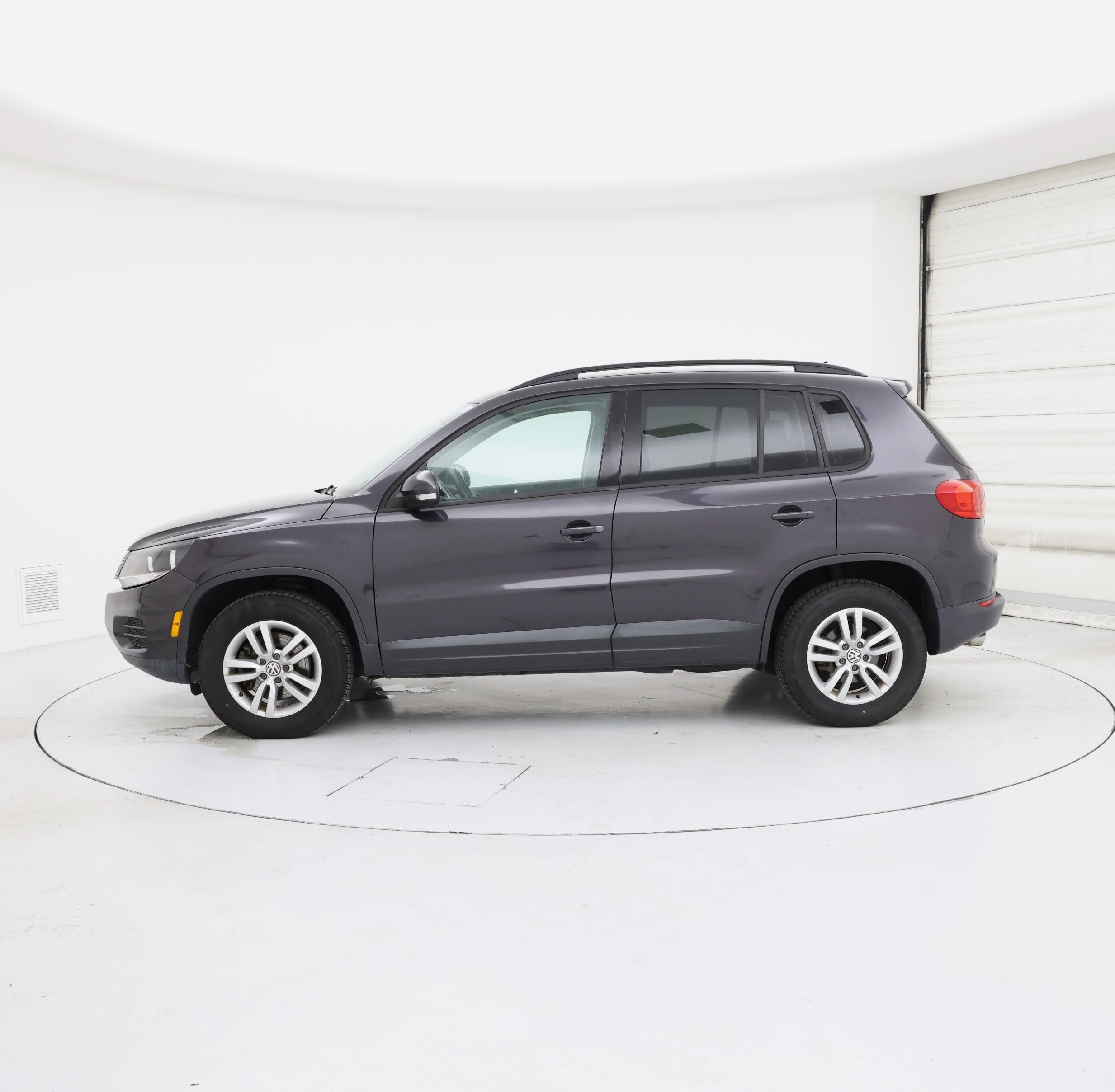 Thumbnail: 2016 Volkswagen Tiguan - 3