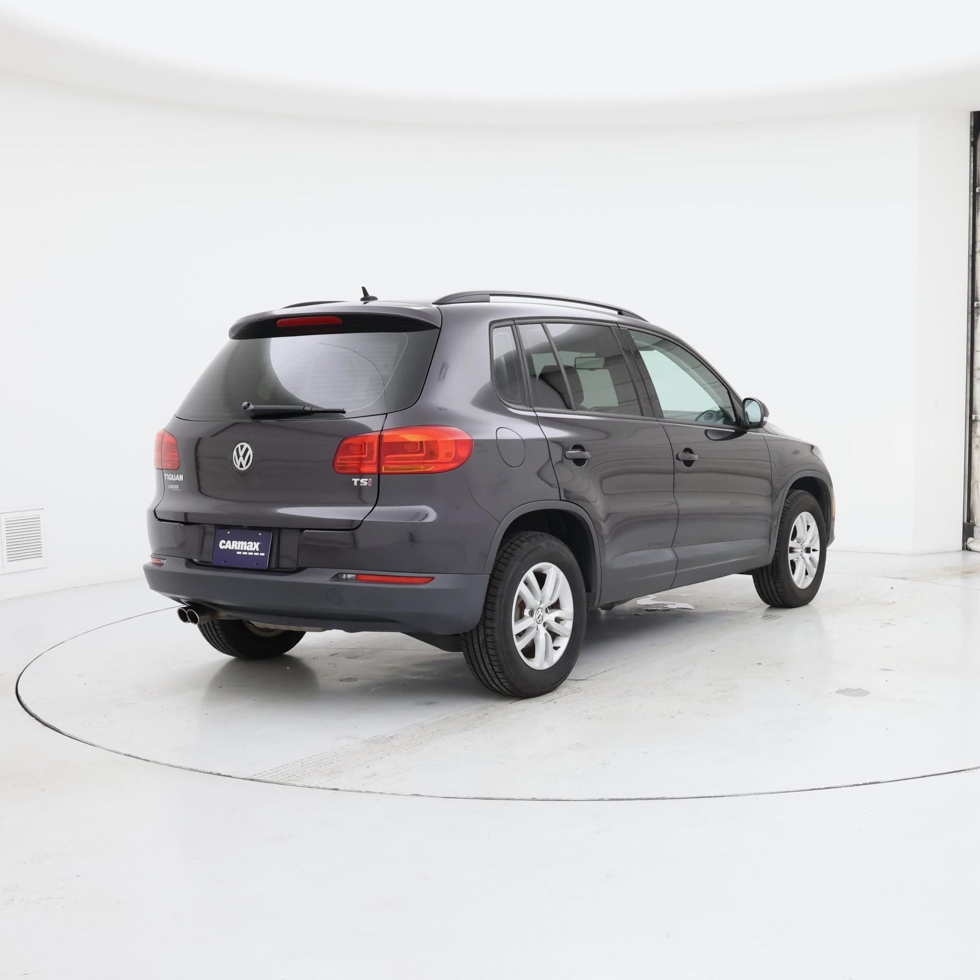 Thumbnail: 2016 Volkswagen Tiguan - 8