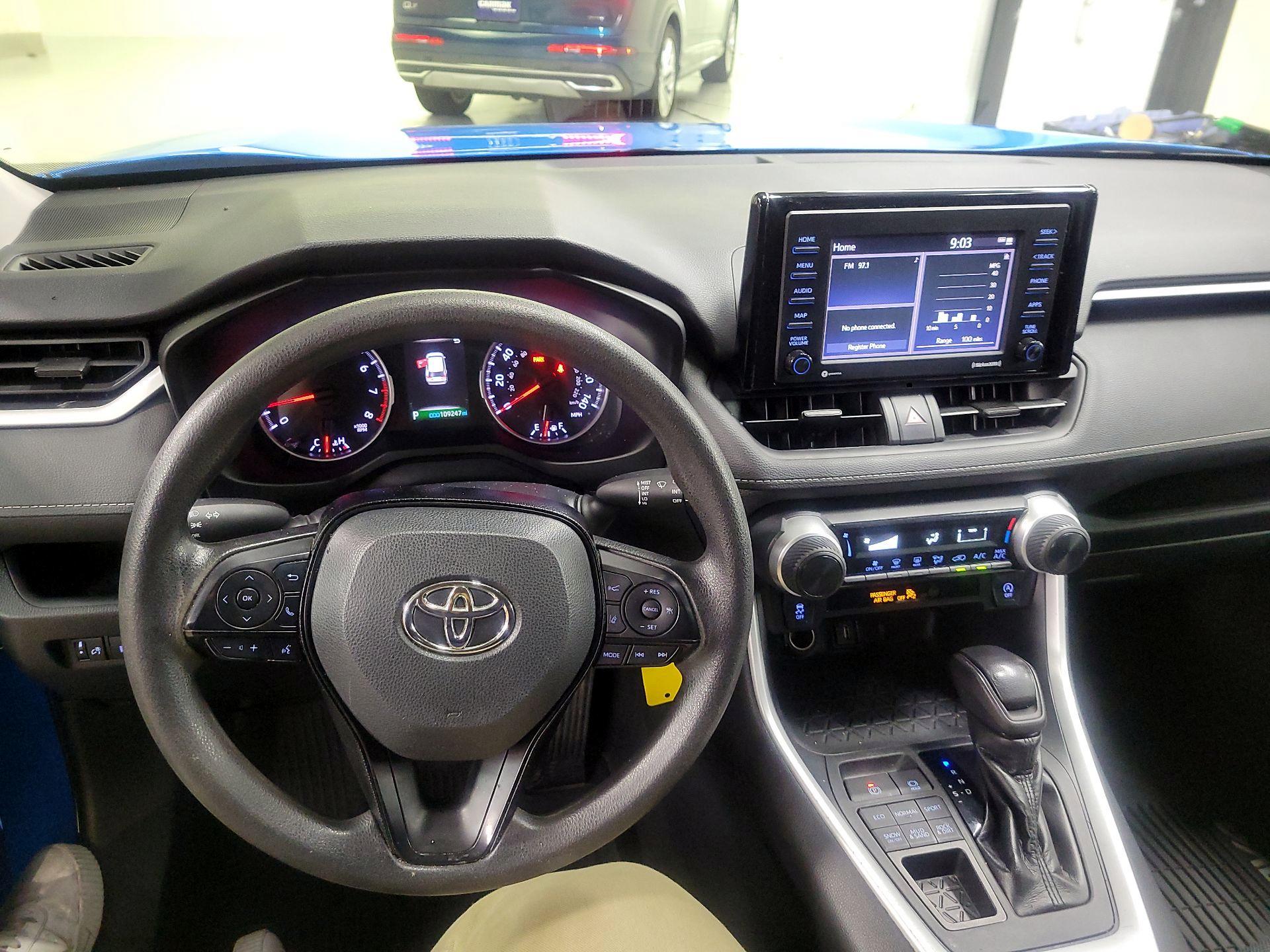 Thumbnail: 2020 Toyota RAV4 - 9