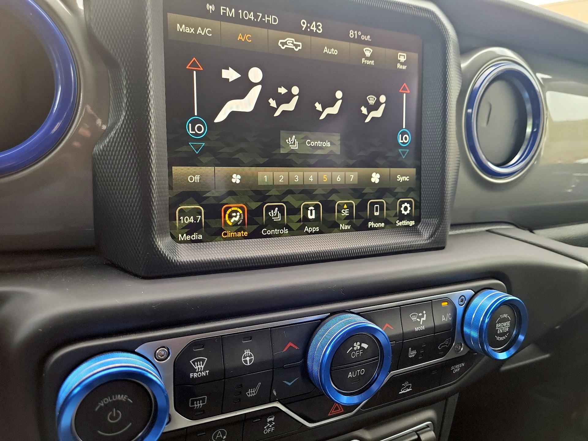 Thumbnail: 2023 Jeep Gladiator - 17