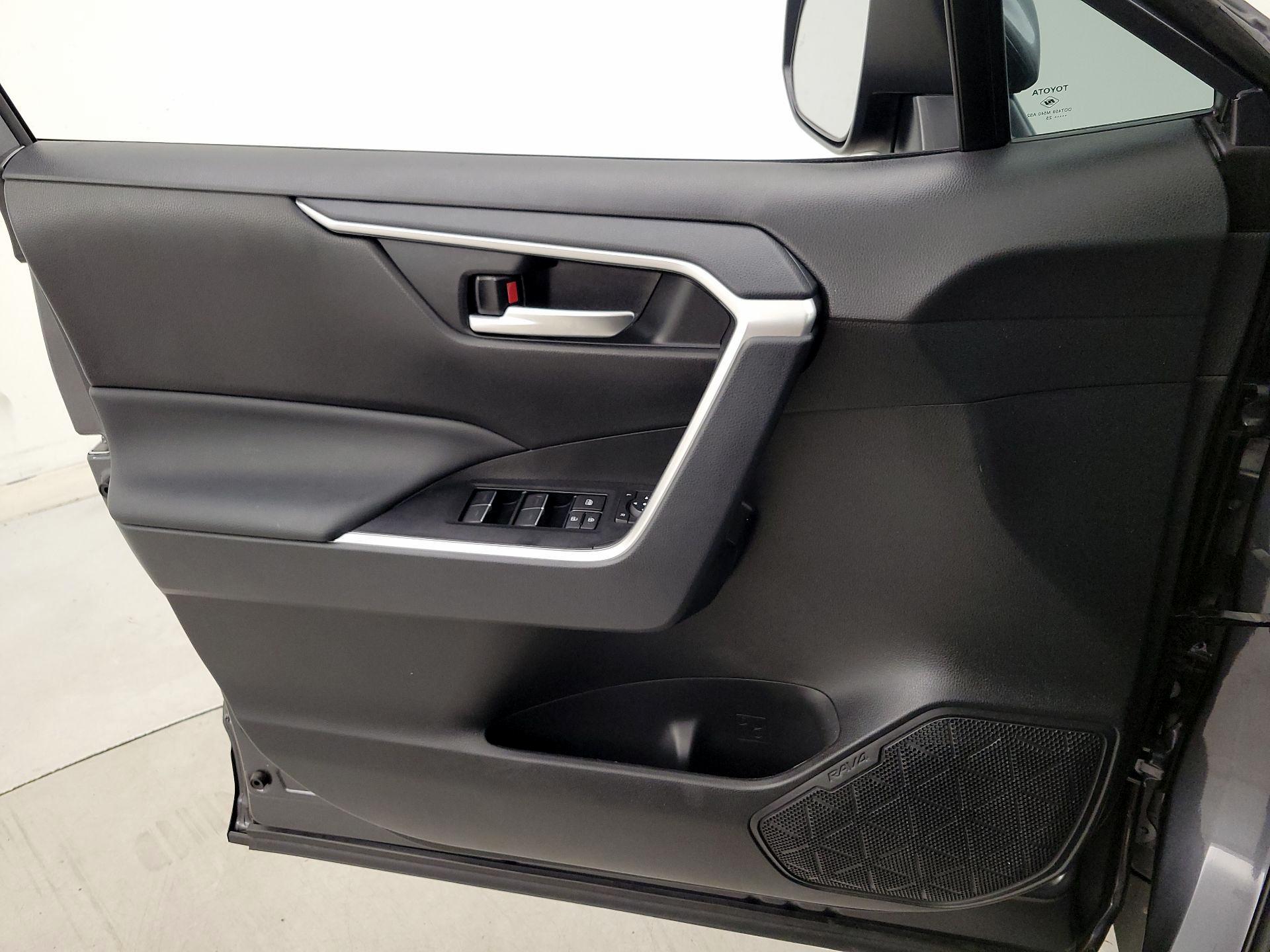 Thumbnail: 2025 Toyota RAV4 - 12