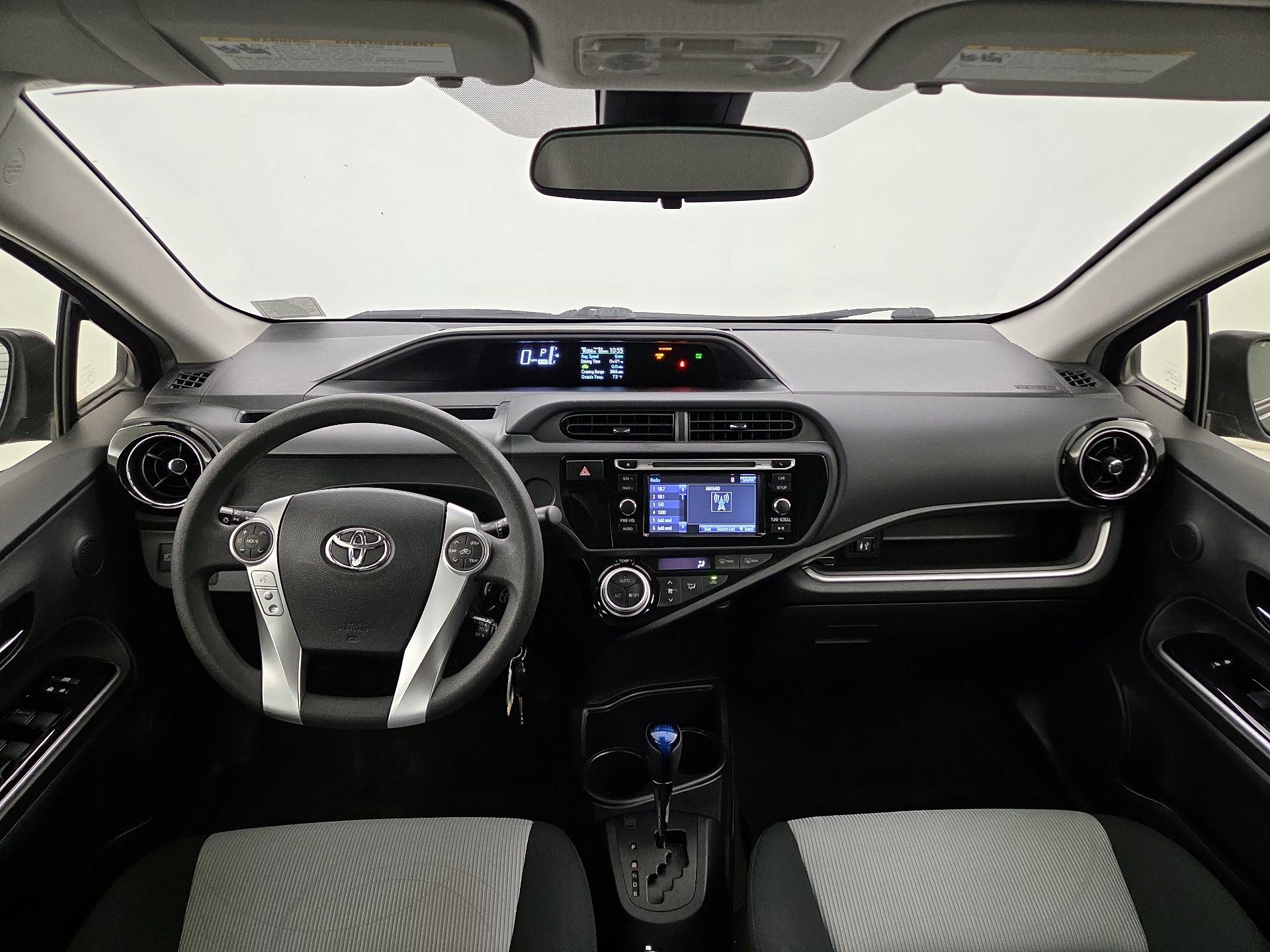 Thumbnail: 2017 Toyota Prius c - 9