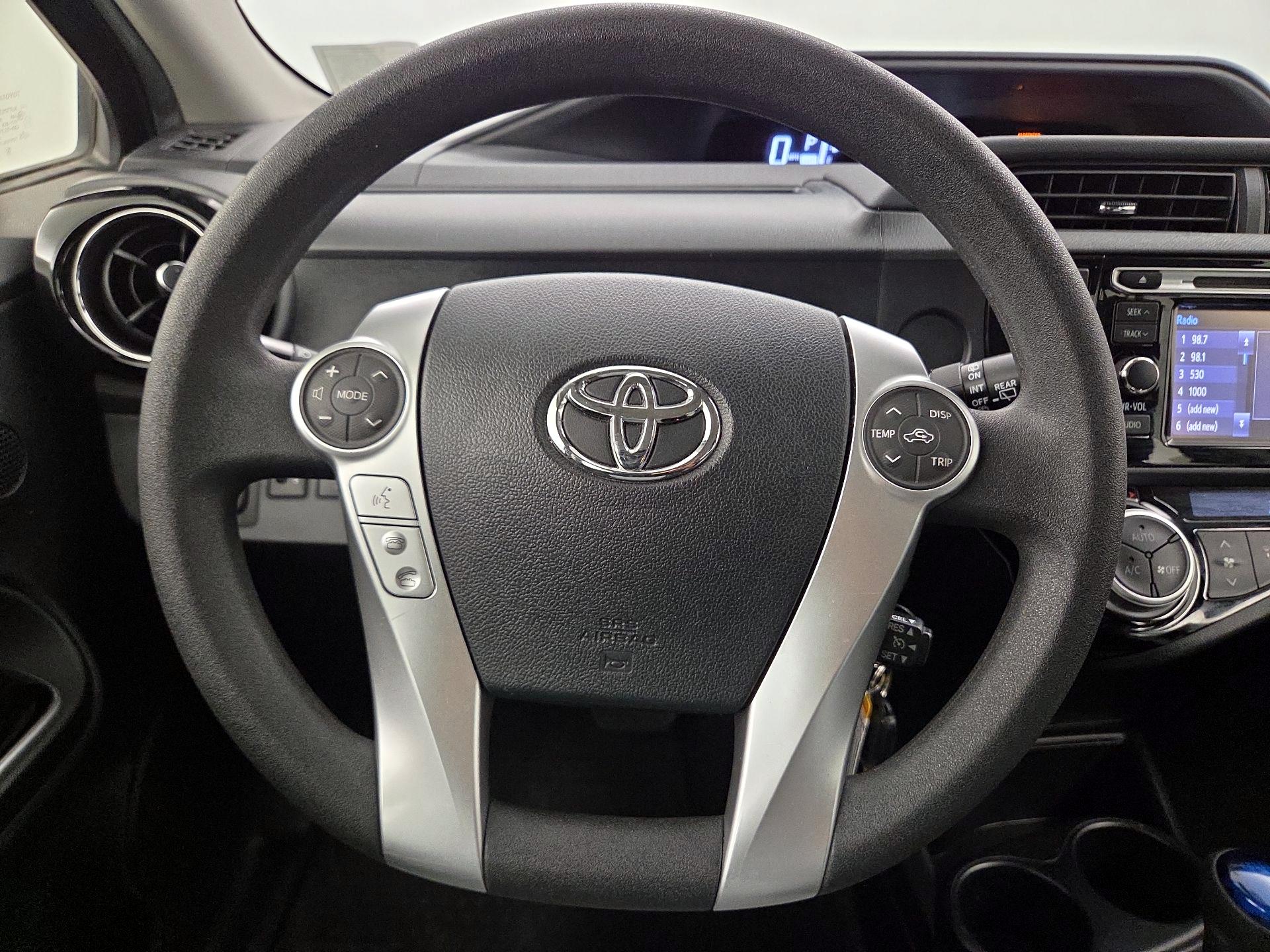 Thumbnail: 2017 Toyota Prius c - 10