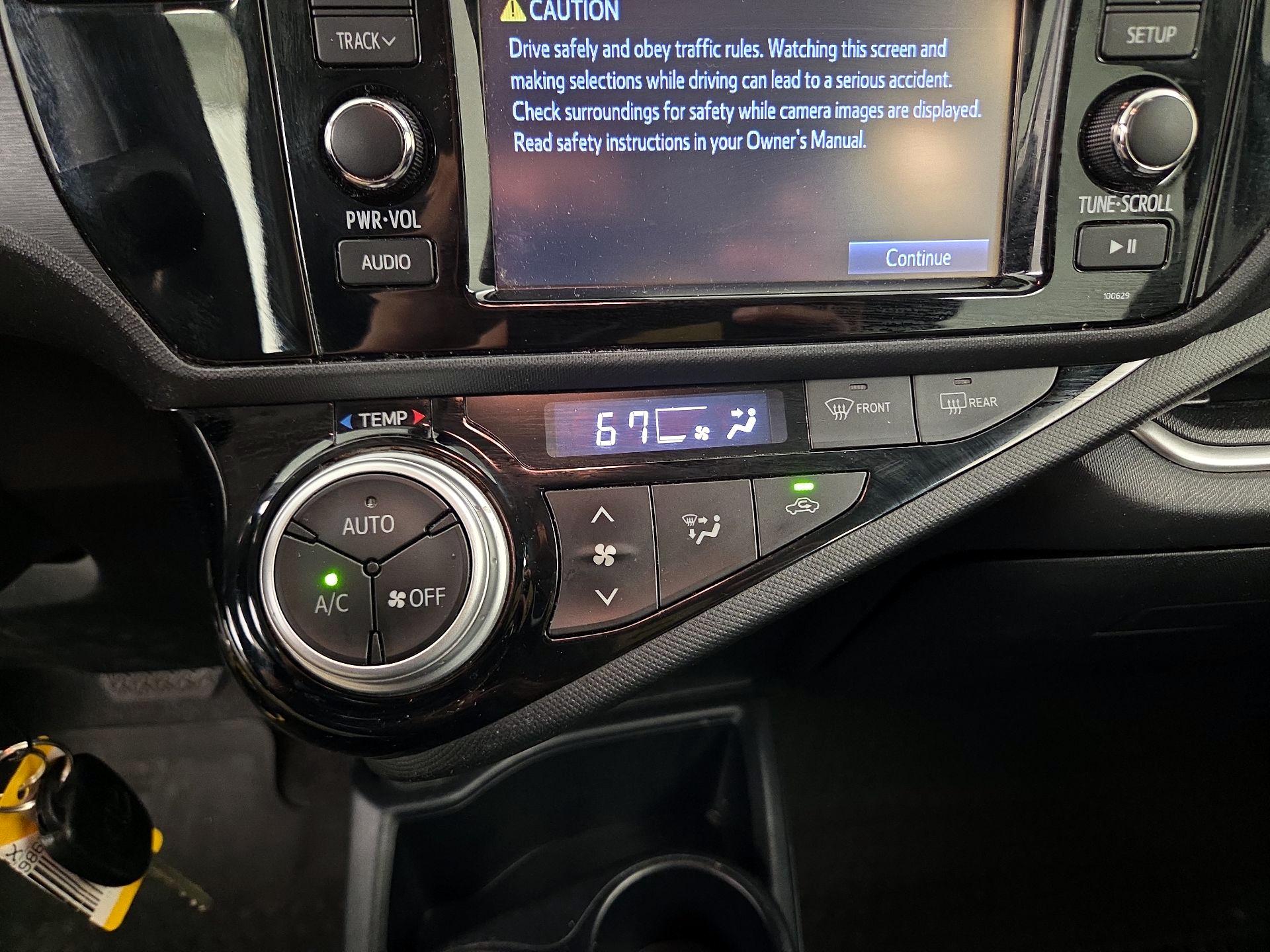 Thumbnail: 2017 Toyota Prius c - 15