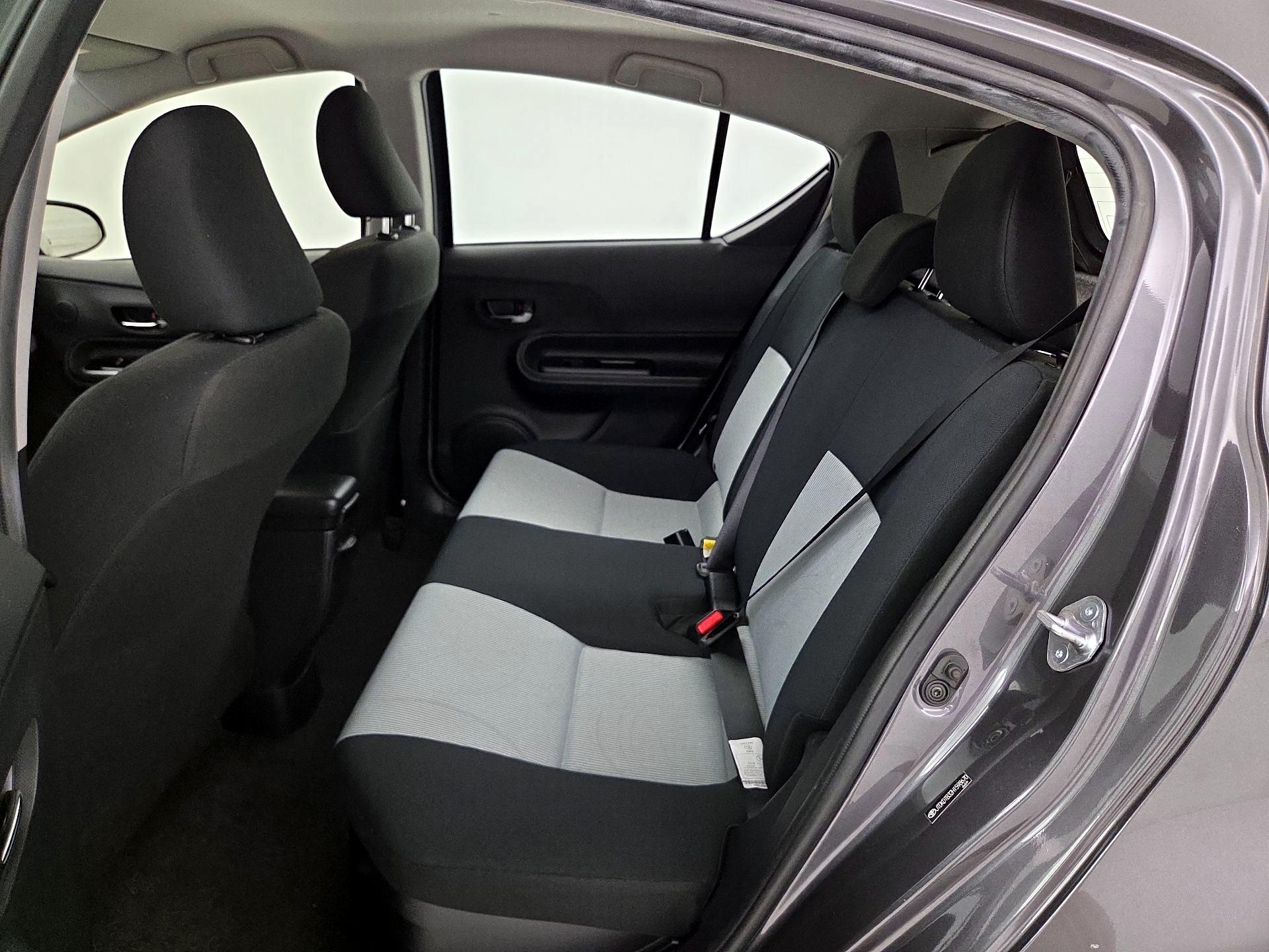 Thumbnail: 2017 Toyota Prius c - 18