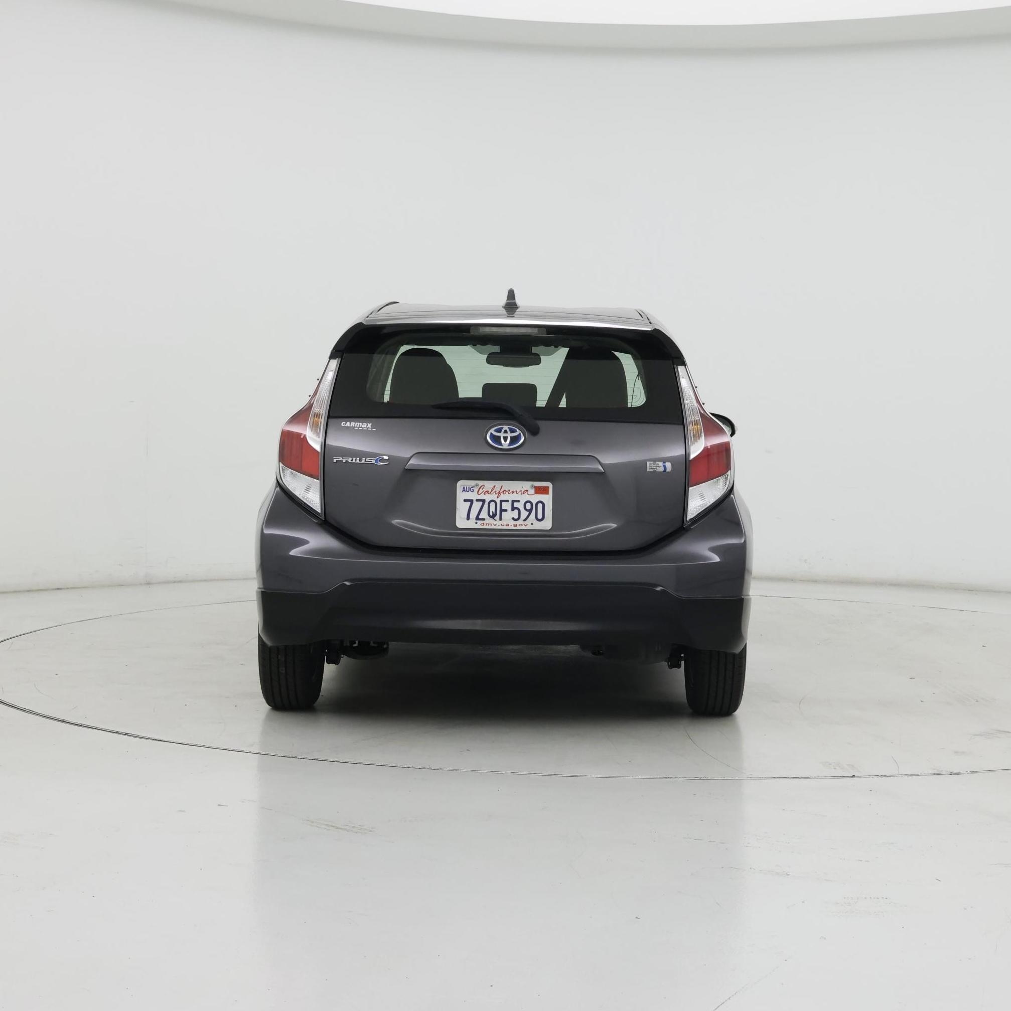 Thumbnail: 2017 Toyota Prius c - 6