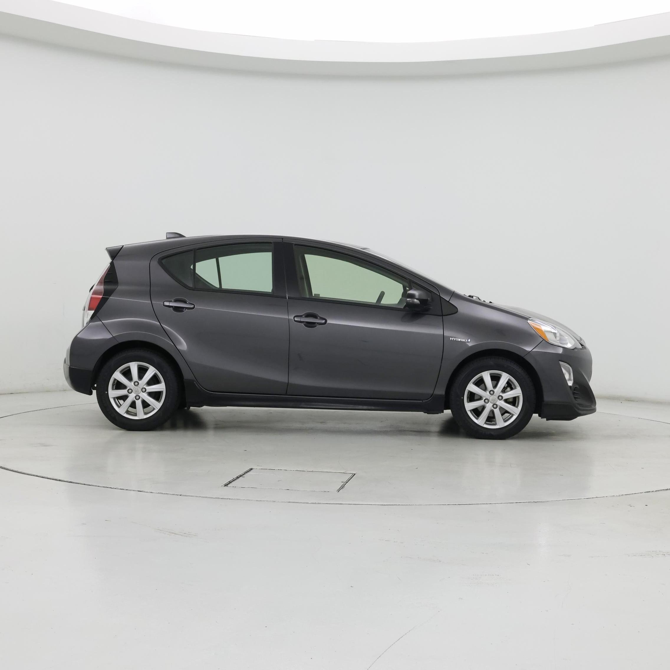 Thumbnail: 2017 Toyota Prius c - 7