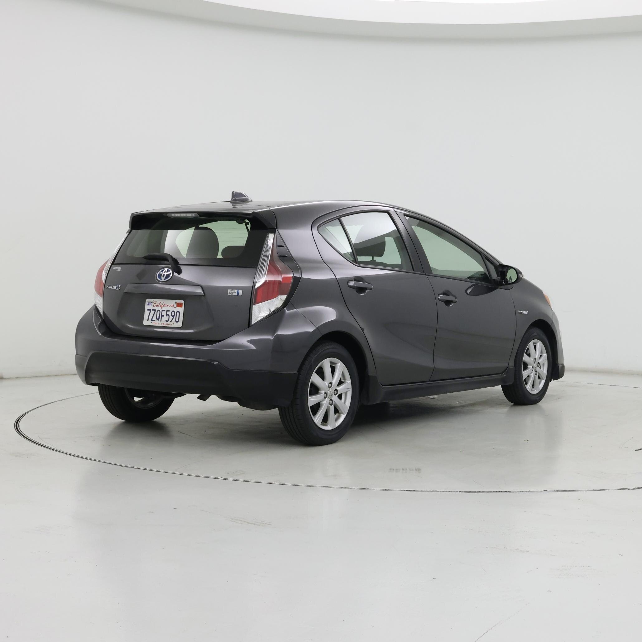 Thumbnail: 2017 Toyota Prius c - 8