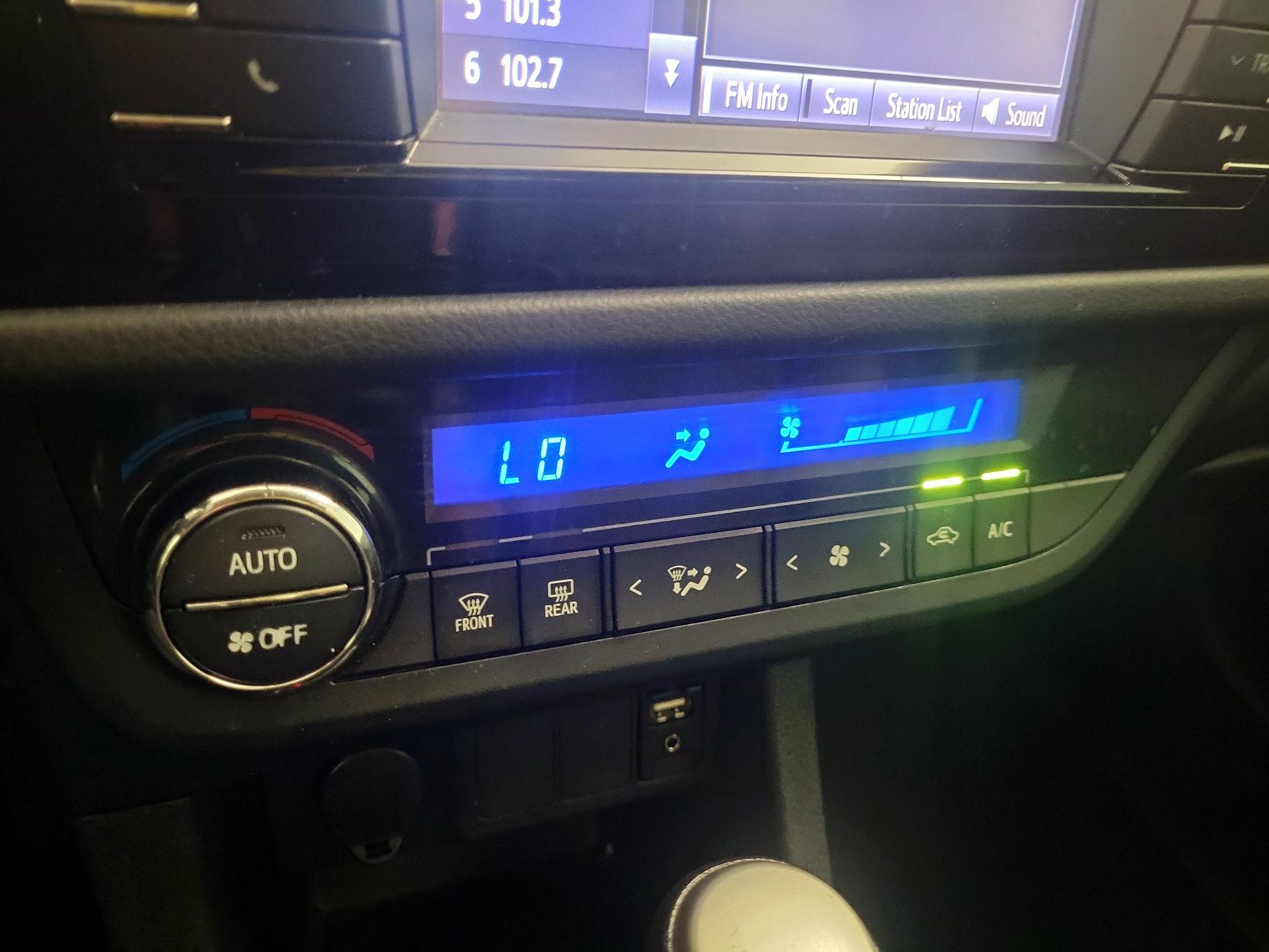 Thumbnail: 2016 Toyota Corolla - 16