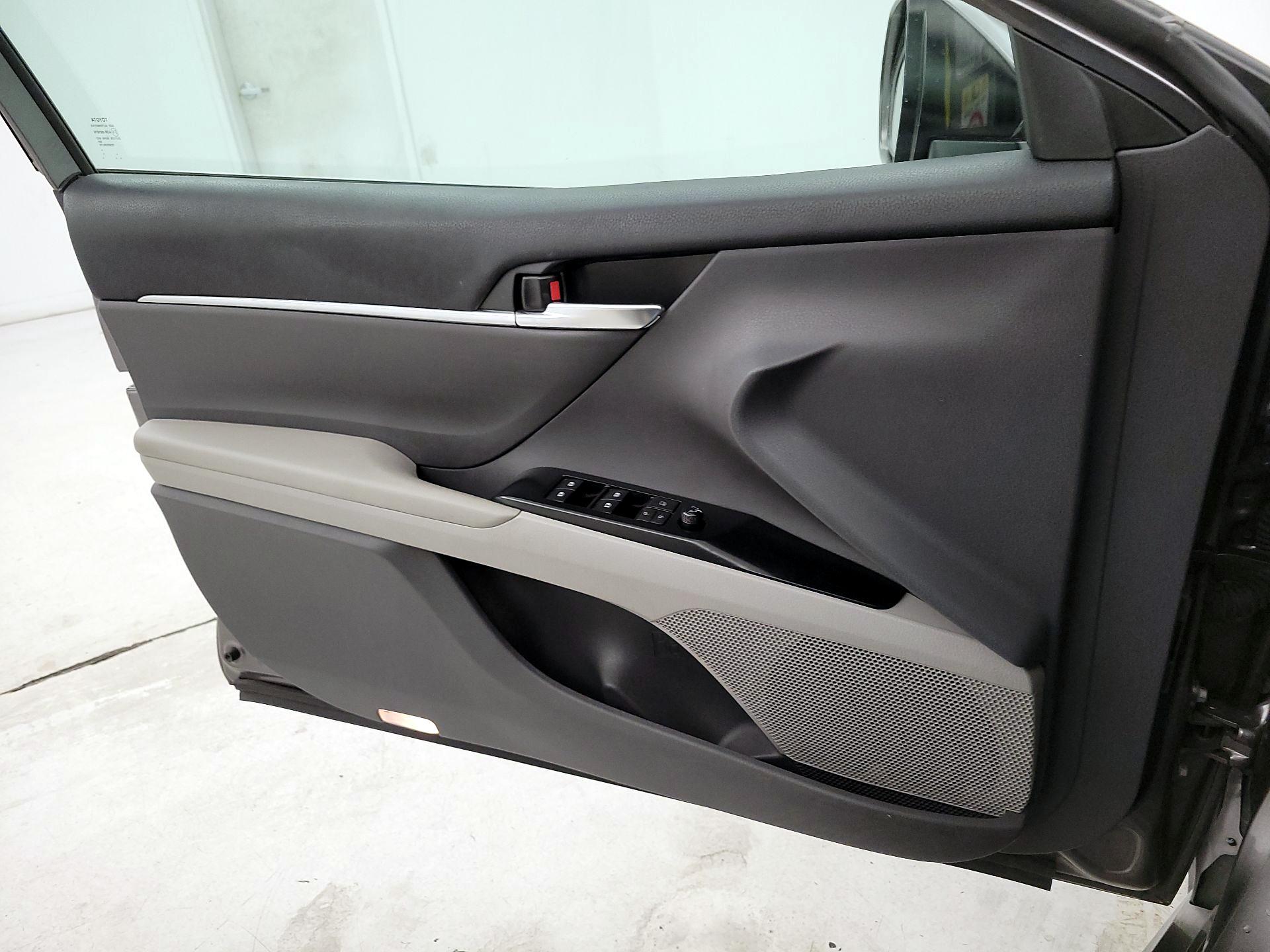 Thumbnail: 2019 Toyota Camry - 12