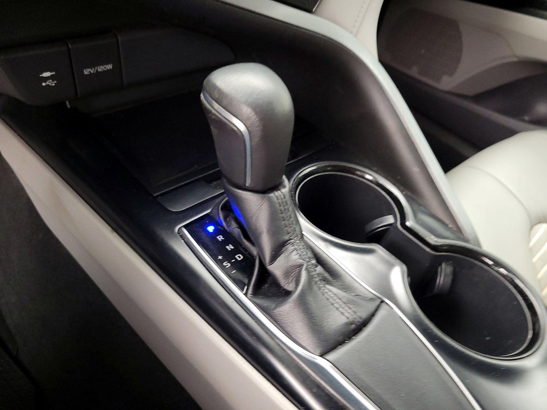 Thumbnail: 2019 Toyota Camry - 17