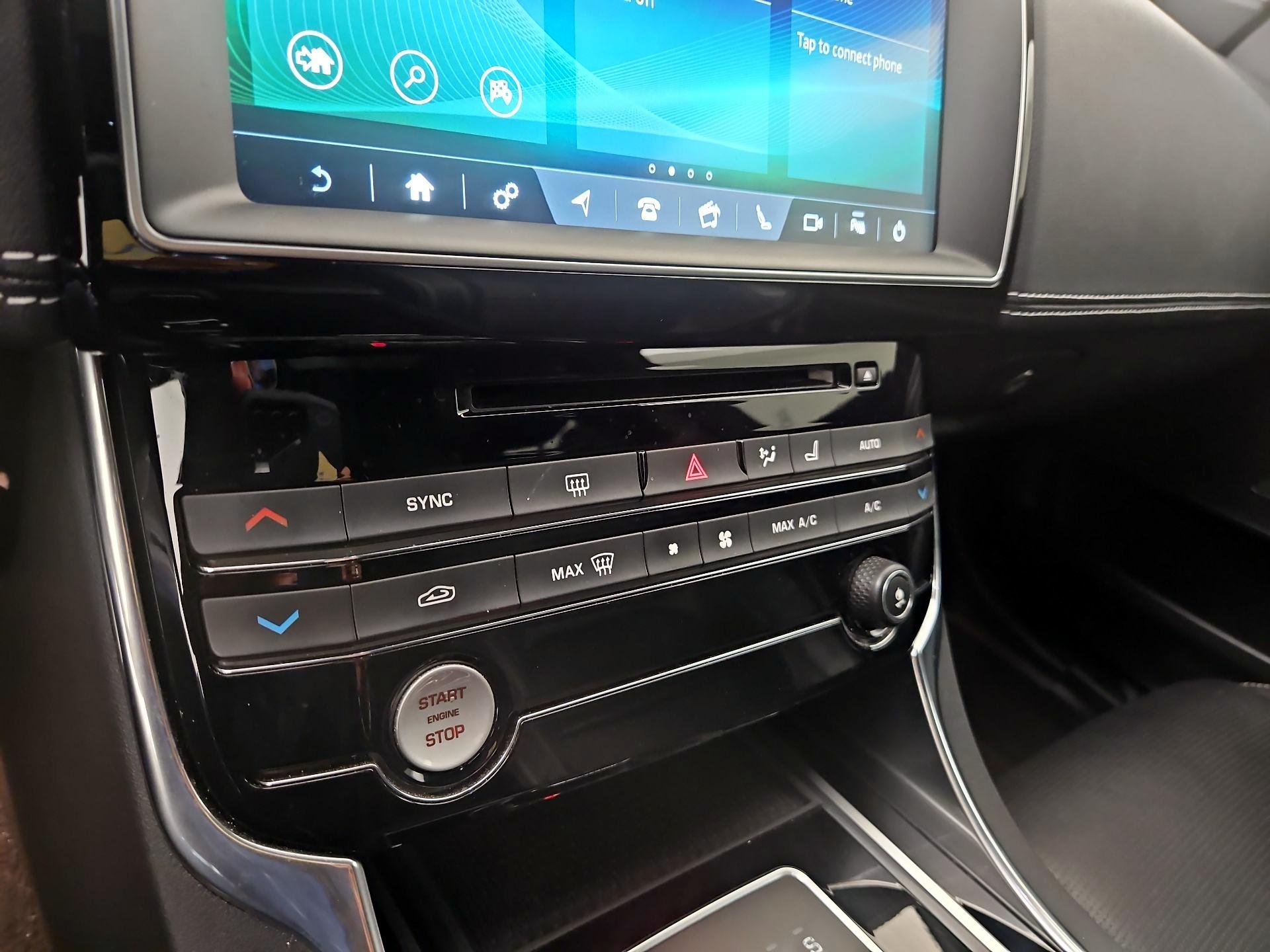 Thumbnail: 2018 Jaguar XE - 14
