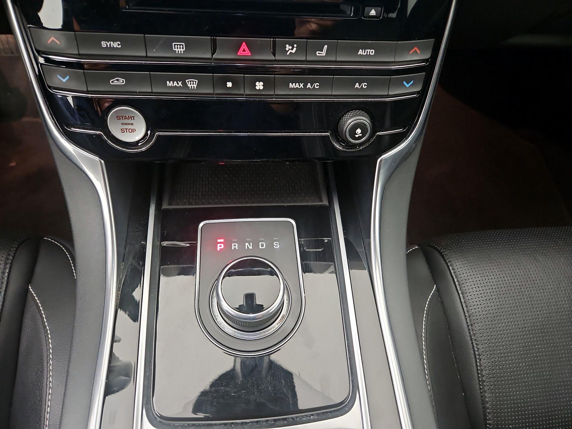 Thumbnail: 2018 Jaguar XE - 15