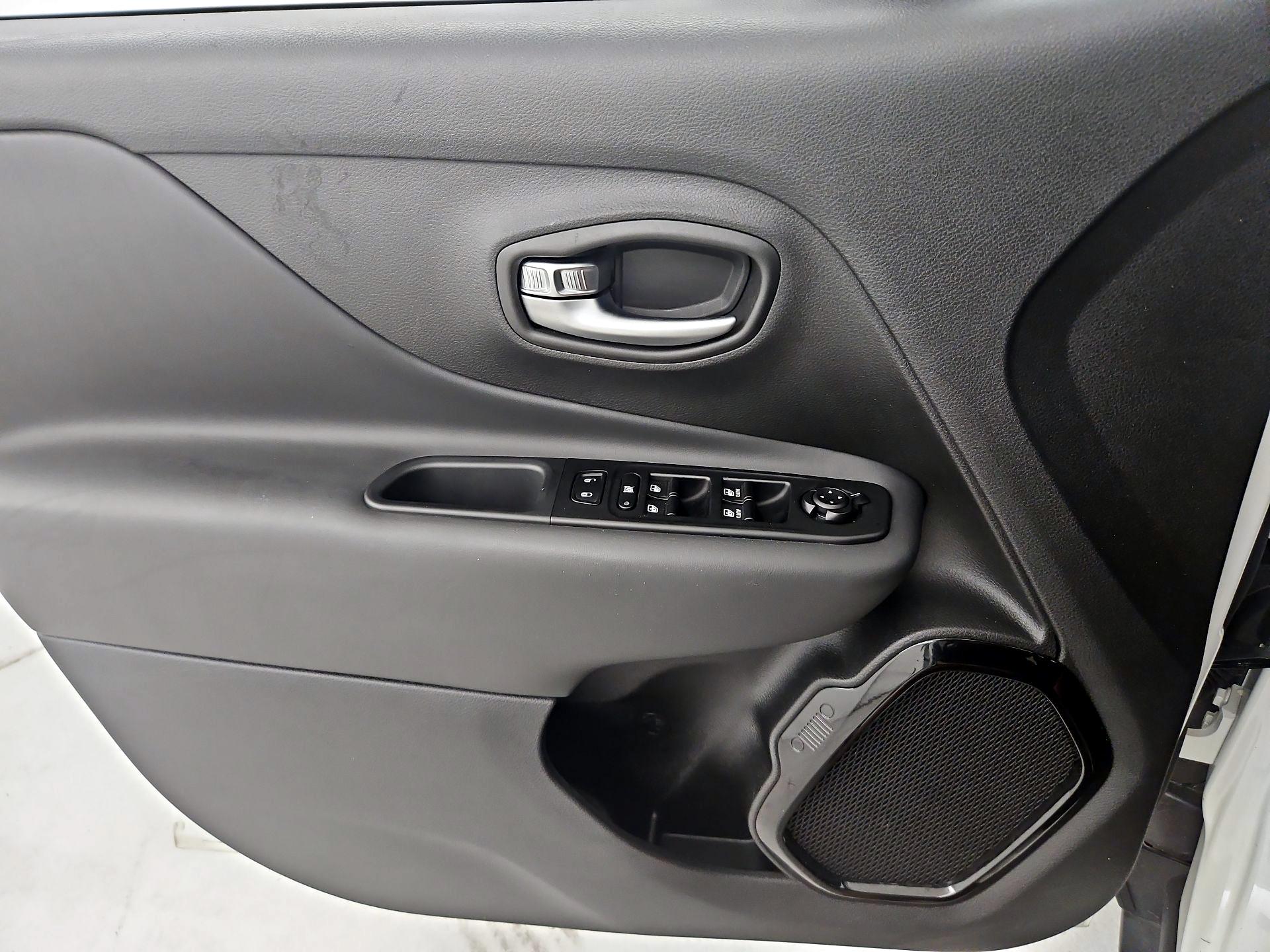 Thumbnail: 2022 Jeep Renegade - 12
