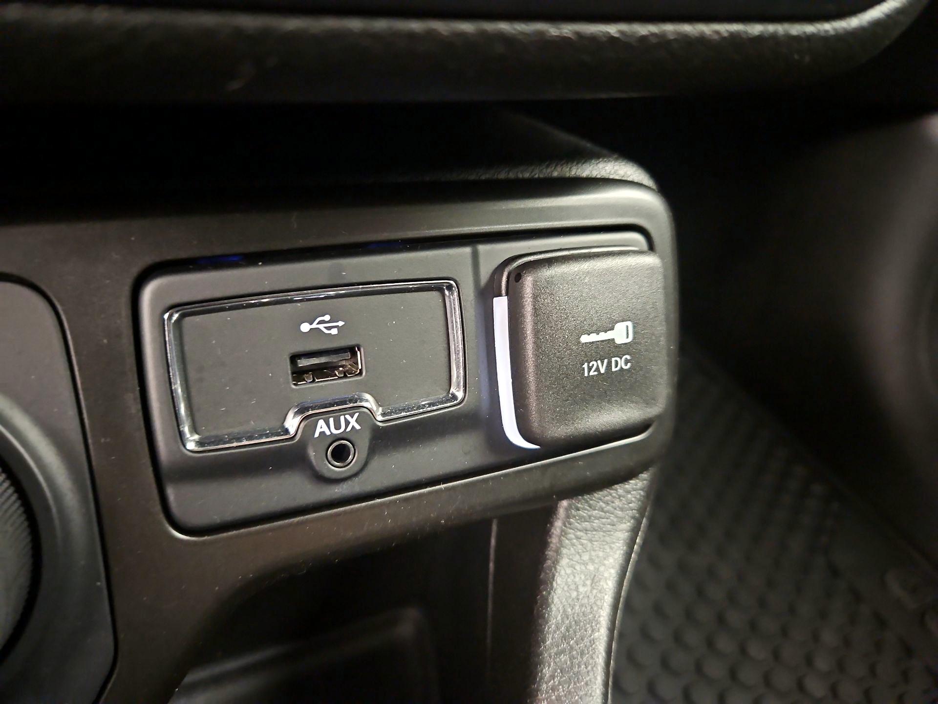 Thumbnail: 2022 Jeep Renegade - 18
