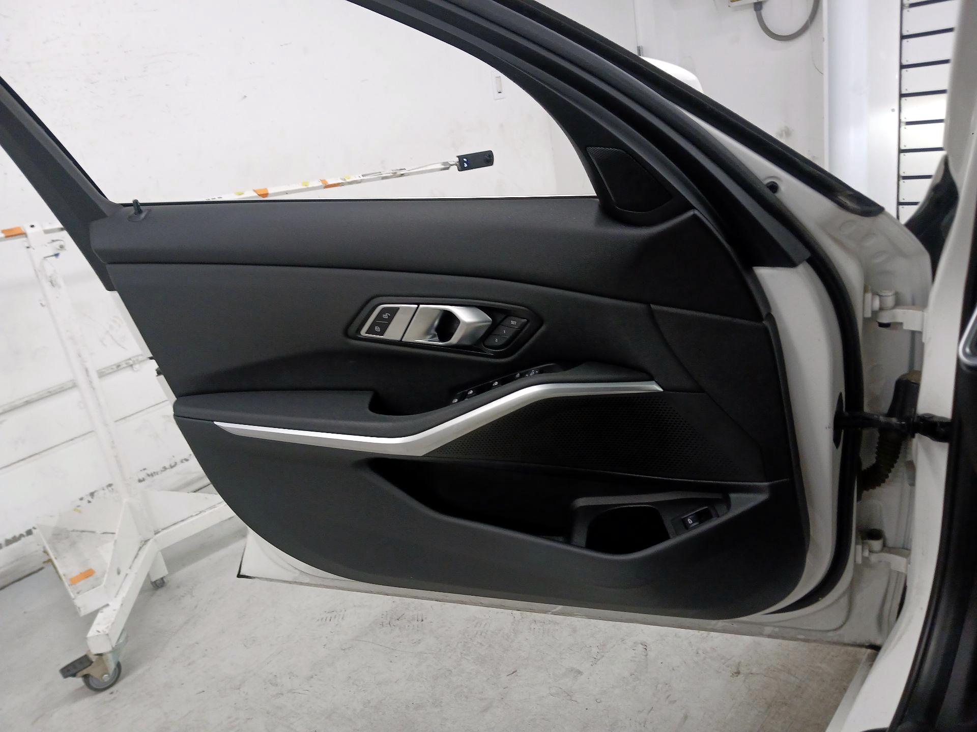 Thumbnail: 2020 BMW 3 Series - 10