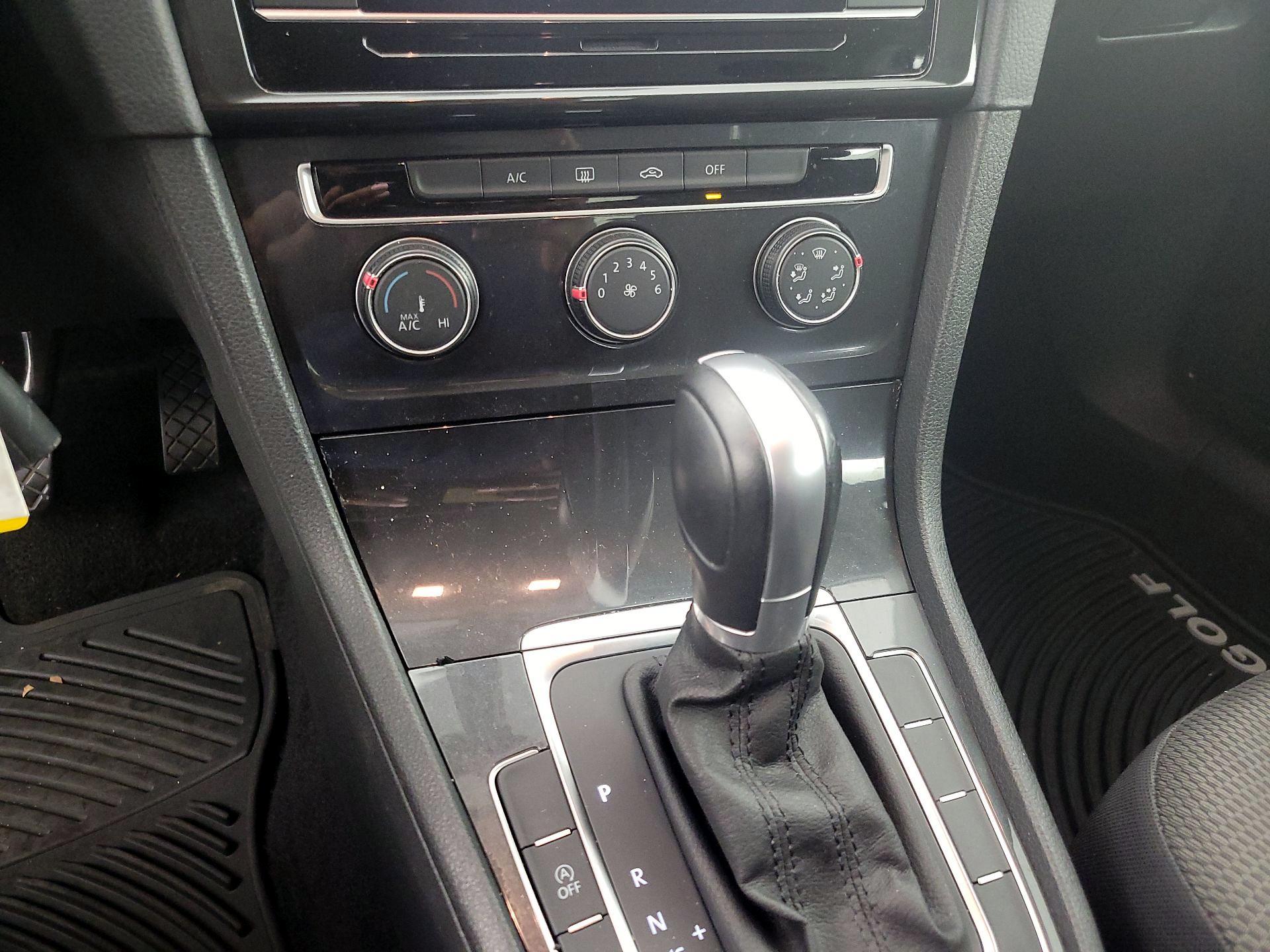 Thumbnail: 2019 Volkswagen Golf - 16