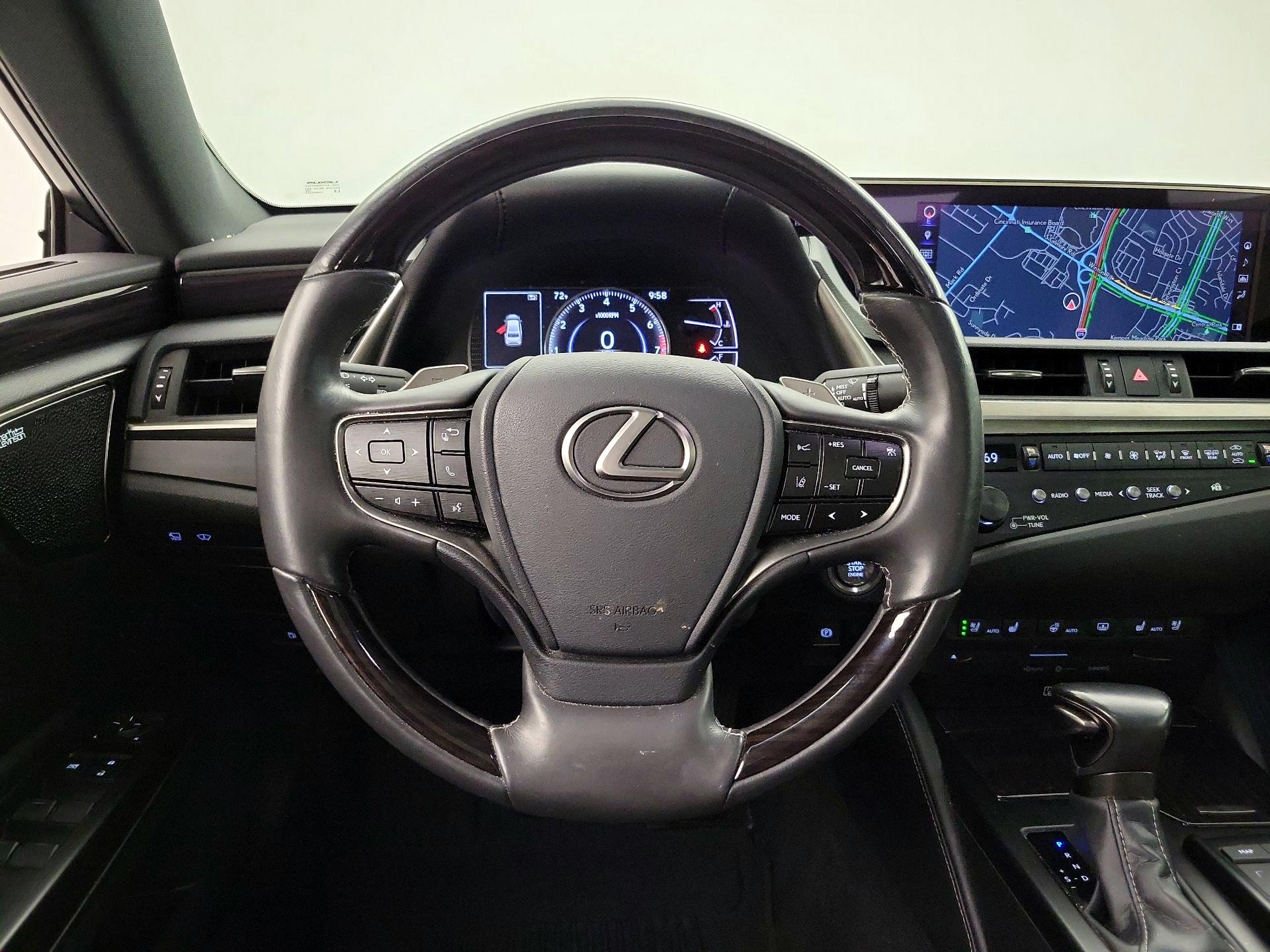 Thumbnail: 2019 Lexus ES - 10