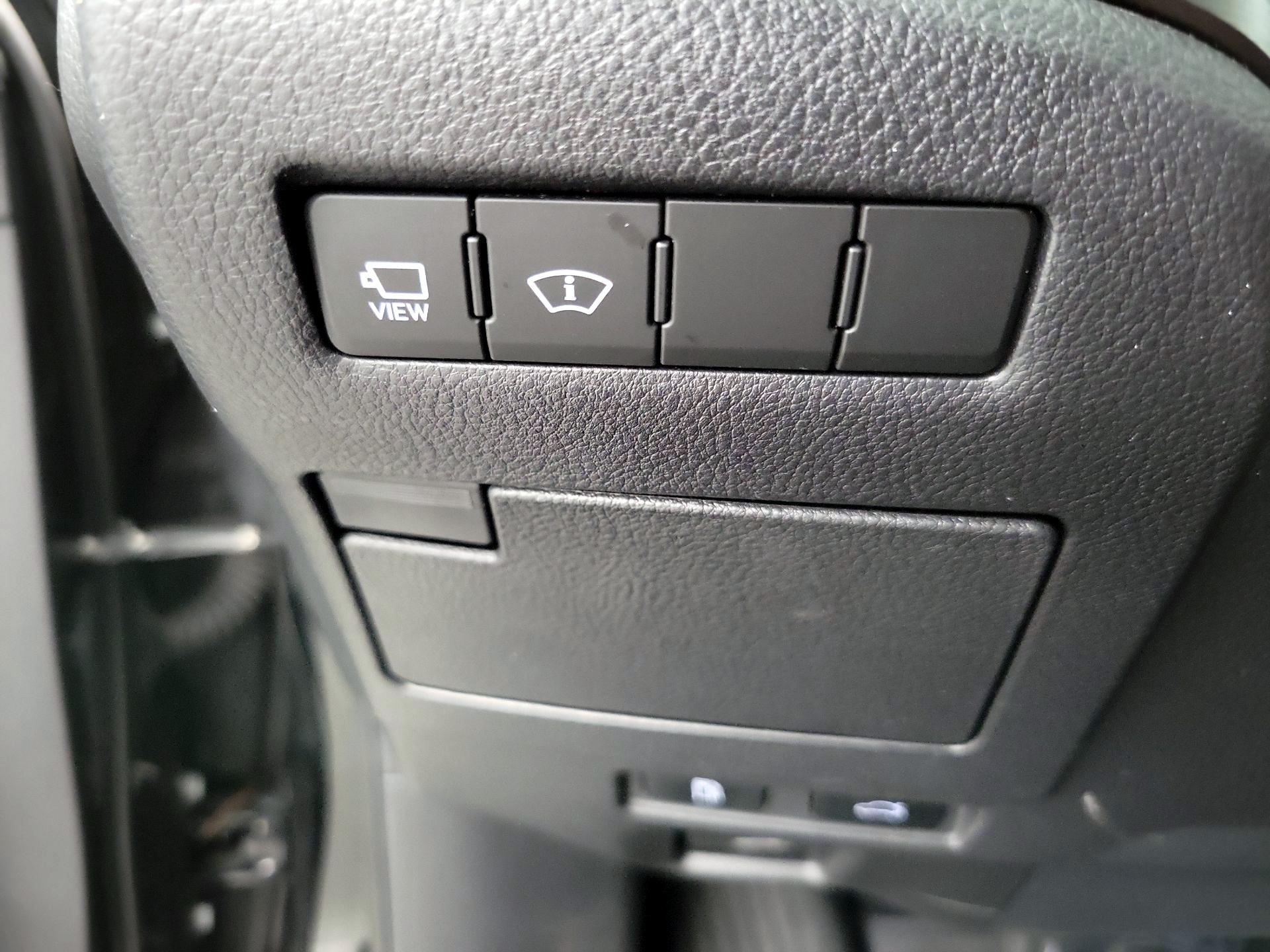 Thumbnail: 2019 Lexus ES - 13