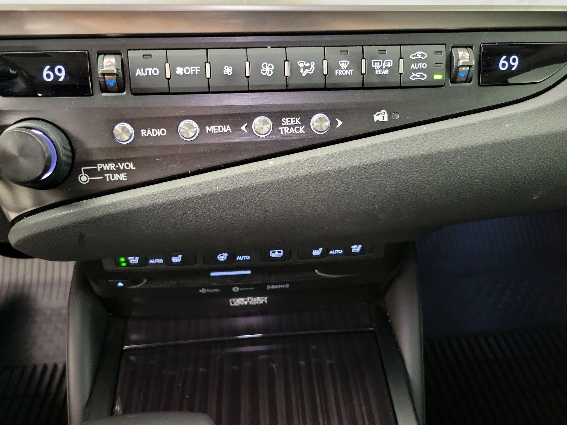 Thumbnail: 2019 Lexus ES - 17
