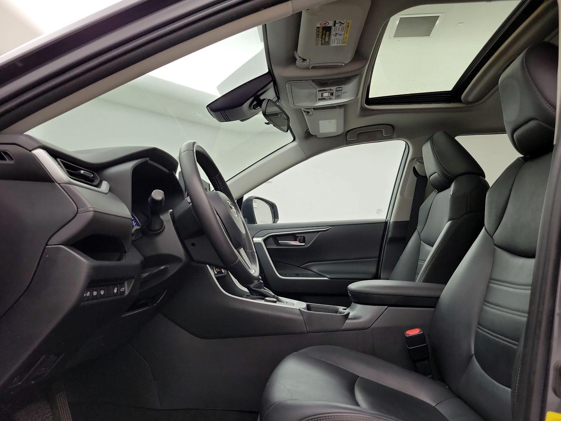 Thumbnail: 2022 Toyota RAV4 - 17